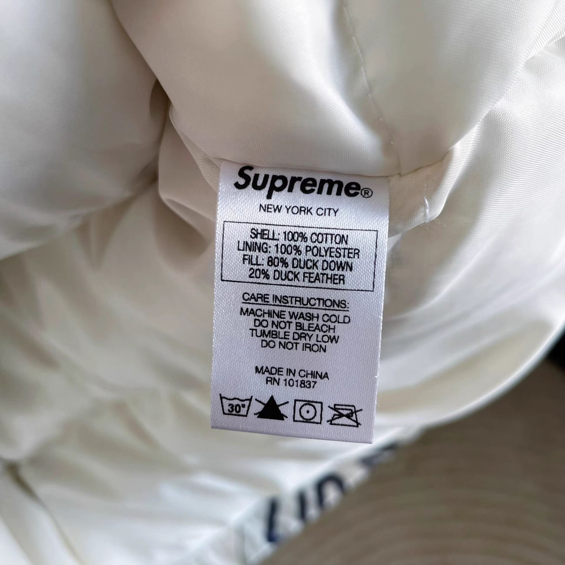 Supreme Supreme White License Plate Puffer Jacket Size M Size US M / EU 48-50 / 2 - 6 Thumbnail