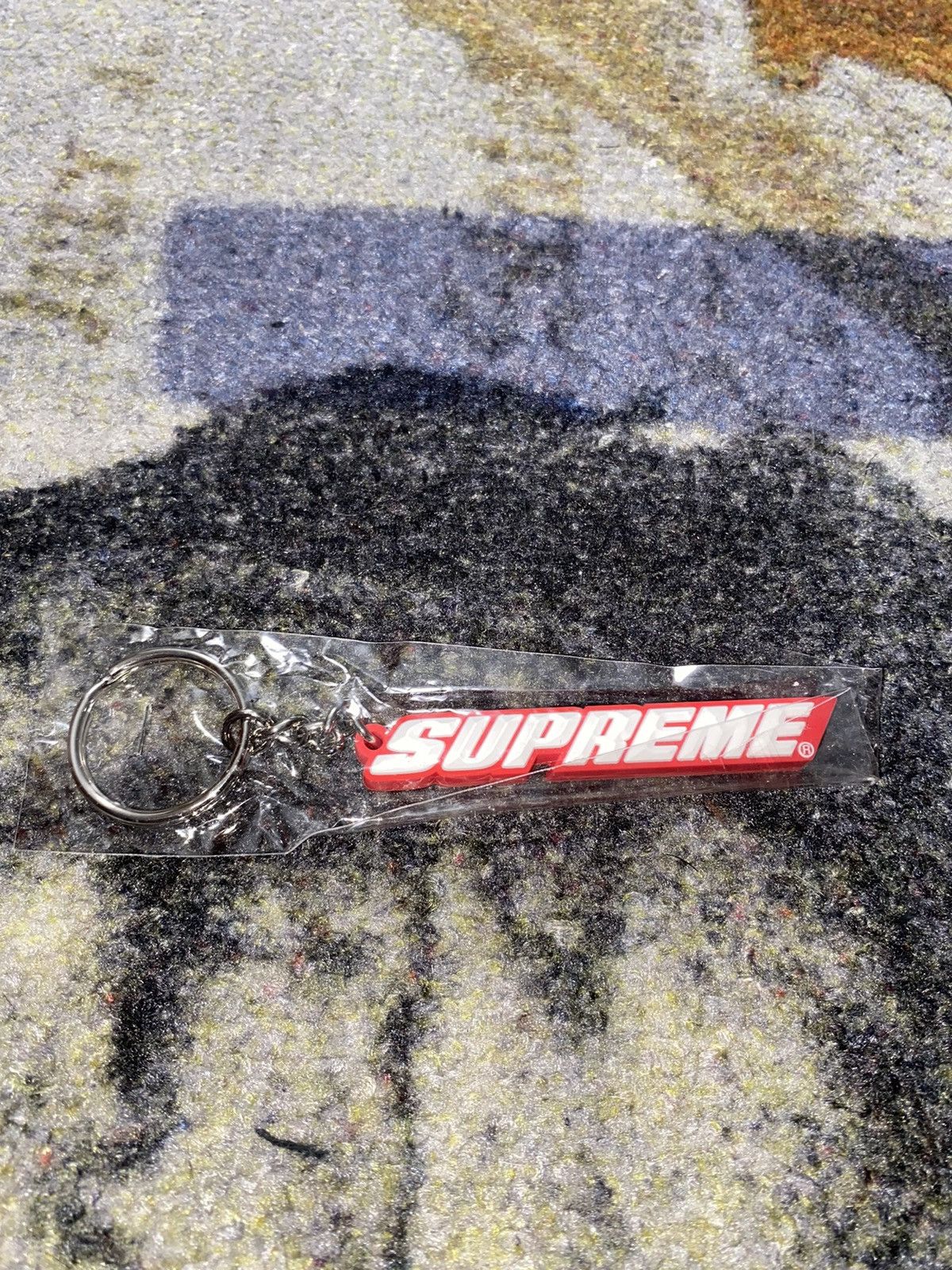 Supreme Supreme Bevel Logo Keychain Size ONE SIZE - 1 Thumbnail