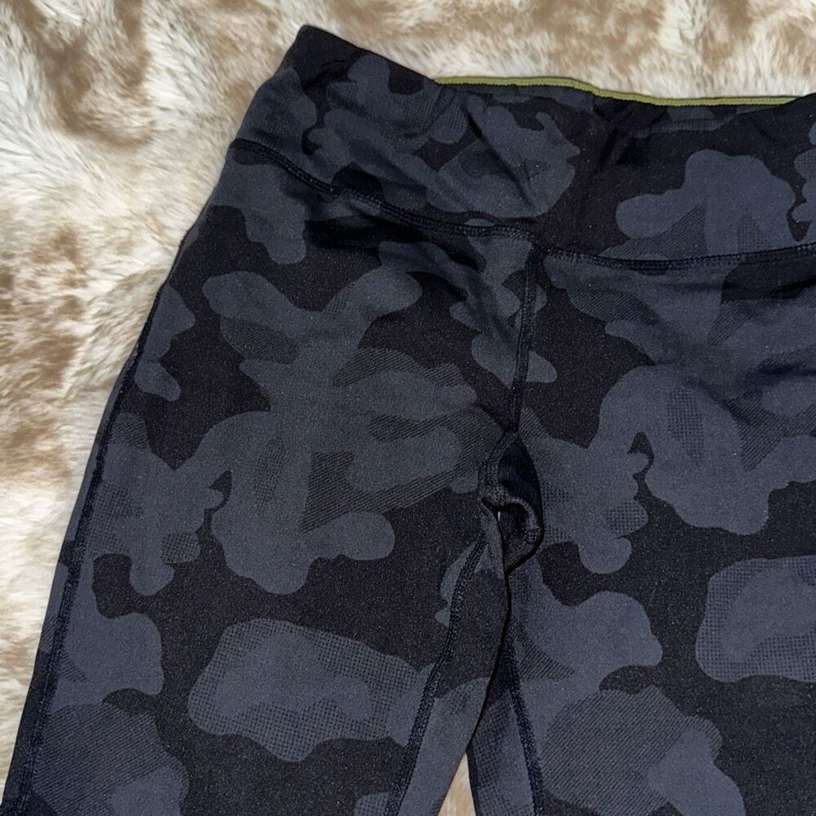 Calvin Klein Calvin Klein Cropped Camouflage Leggings | Sz S Size 27" / US 4 / IT 40 - 3 Thumbnail