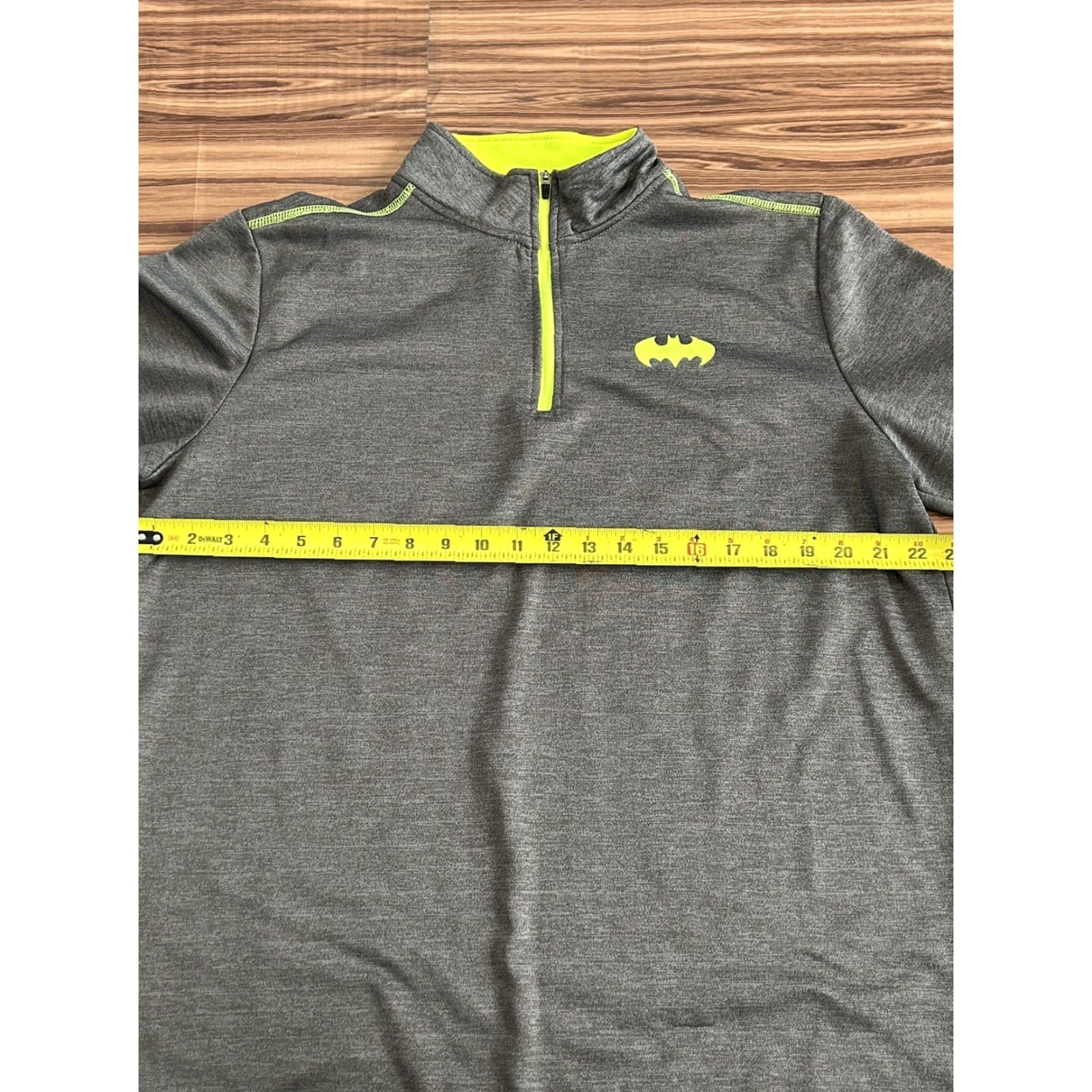 Logo 7 Batman Men’s Gray Neon Green 1/4 Zip Comic Logo Graphic size Large Shirt Mens Pullover Batman Logo 90s Comics Size US L / EU 52-54 / 3 - 3 Thumbnail