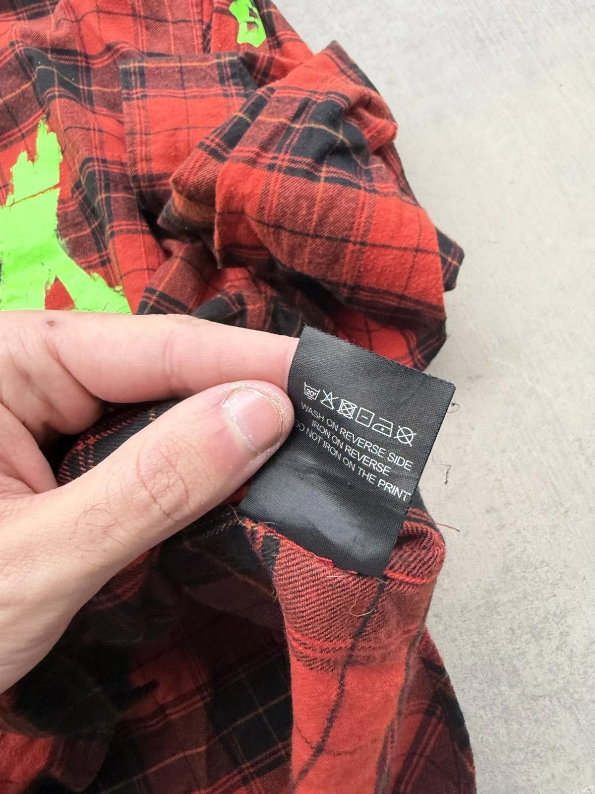 Vetements Vetements Anarchy Flannel Shirt Red Plaid Small Neon Logo Size US S / EU 44-46 / 1 - 9 Thumbnail
