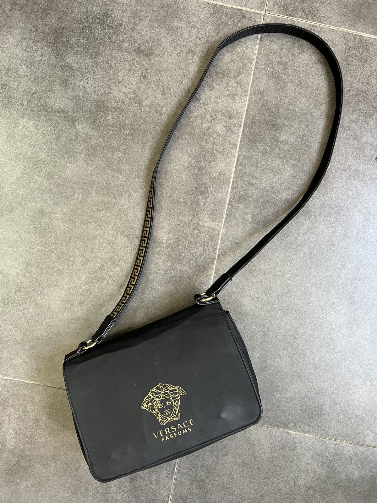 Versace × Vintage Versace Parfums Shoulder Bag Medusa Size ONE SIZE - 1 Thumbnail