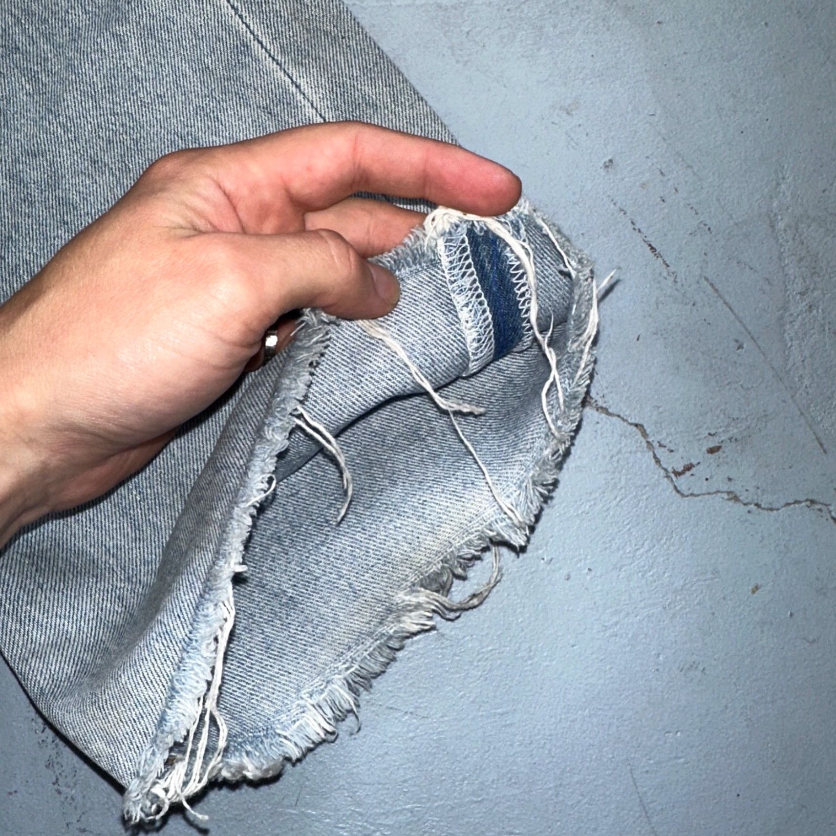 Levi's VINTAGE Levi's 501 Jeans Men Medium Straight Leg 90s Light Wash Blue 33x34 Size US 33 - 4 Thumbnail