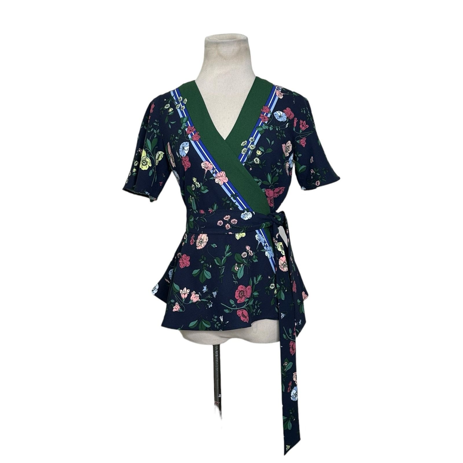 Ann Taylor Ann Taylor floral short sleeves wrap blouse size XXSP Size XXS / US 00 / IT 34 - 10 Thumbnail