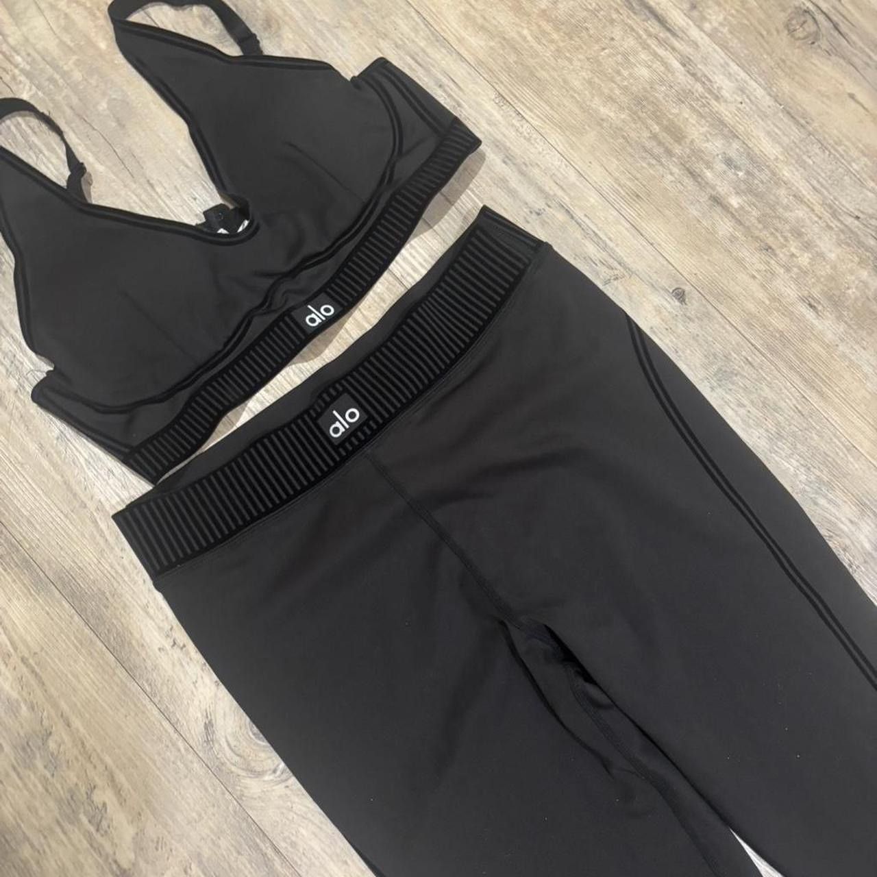 Alo Yoga Alo Bralette & legging set Size 27" / US 4 / IT 40 - 2 Thumbnail