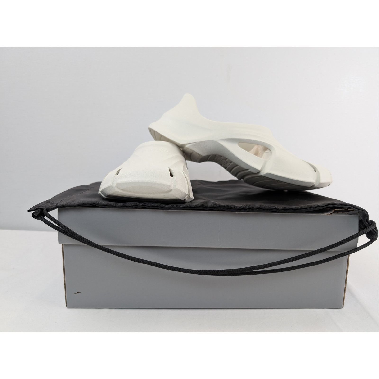Balenciaga o1rshd1 Classic Mold Closed Slide Sandals in Eggshell Size US 13 / EU 46 - 19 Thumbnail
