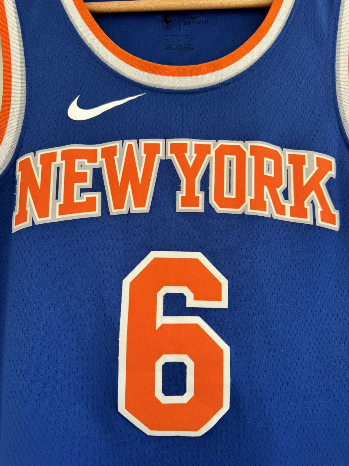 Nike Porzingis #6 New York Knicks Basketball Jersey NBA Shirt Kit Size US M / EU 48-50 / 2 - 8 Thumbnail