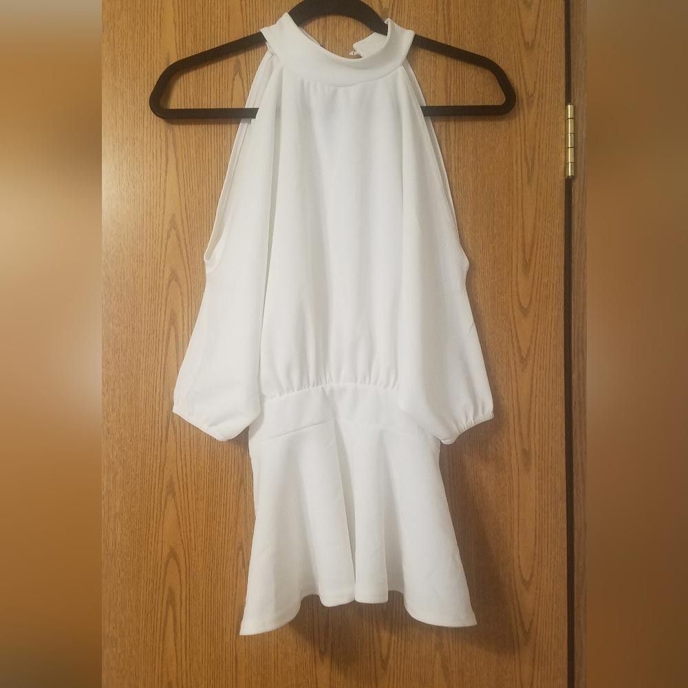 Boohoo NWT Boohoo White Cold Shoulder Top Size 2 Size XS / US 0-2 / IT 36-38 - 1 Thumbnail