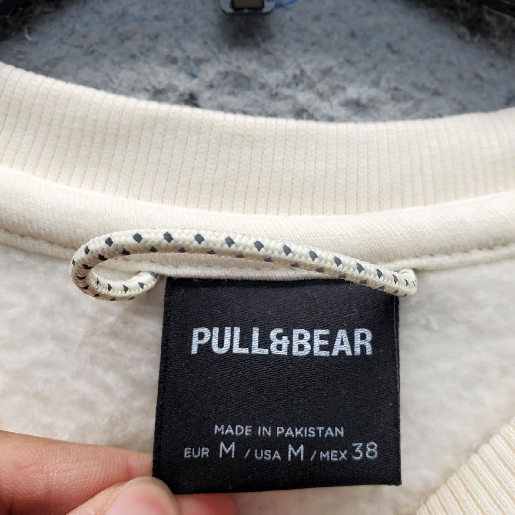 Vintage Pull&Bear Mens Sweatshirt Tan Cotton Fleece Lined Long Sleeve Pullover M Size Clothing Shirt Size US M / EU 48-50 / 2 - 5 Thumbnail