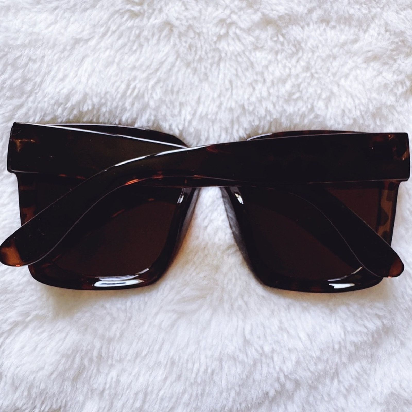 Other Liora Tortoise Brown Oversized Bold Sunglasses Size ONE SIZE - 13 Thumbnail