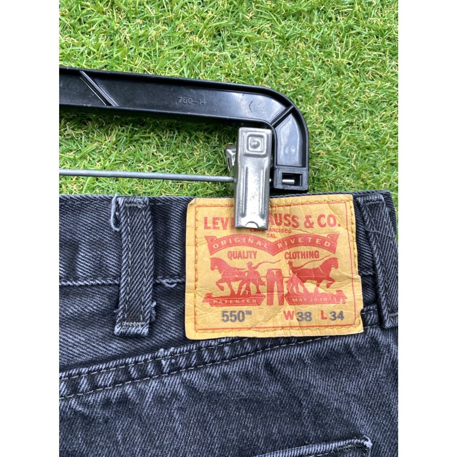 Levi's VINTAGE Levi's 550 Jeans Mens 38x34 Black Relaxed Tapered 90s Grunge USA Work Denim Size 38 Mens Size US 38 / EU 54 - 3 Thumbnail