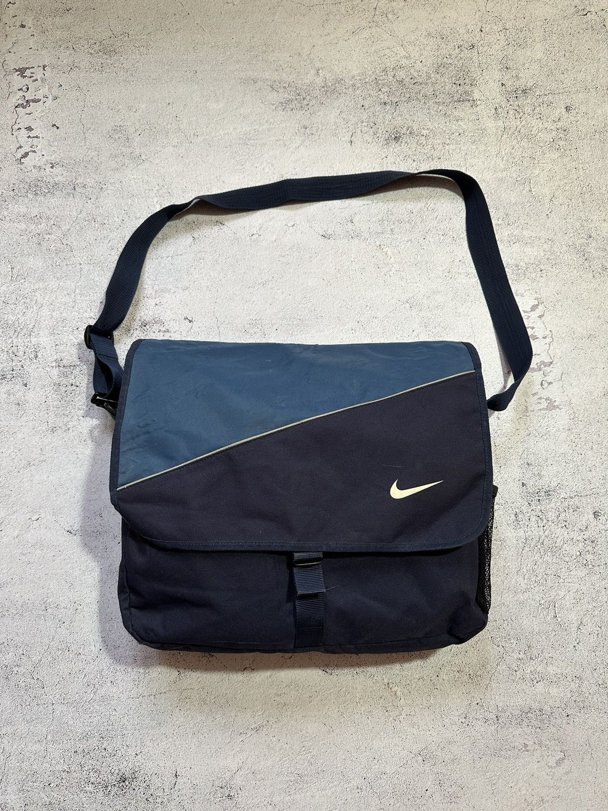 Japanese Brand × Nike Nike vintage Y2K bag messenger Size ONE SIZE - 4 Thumbnail