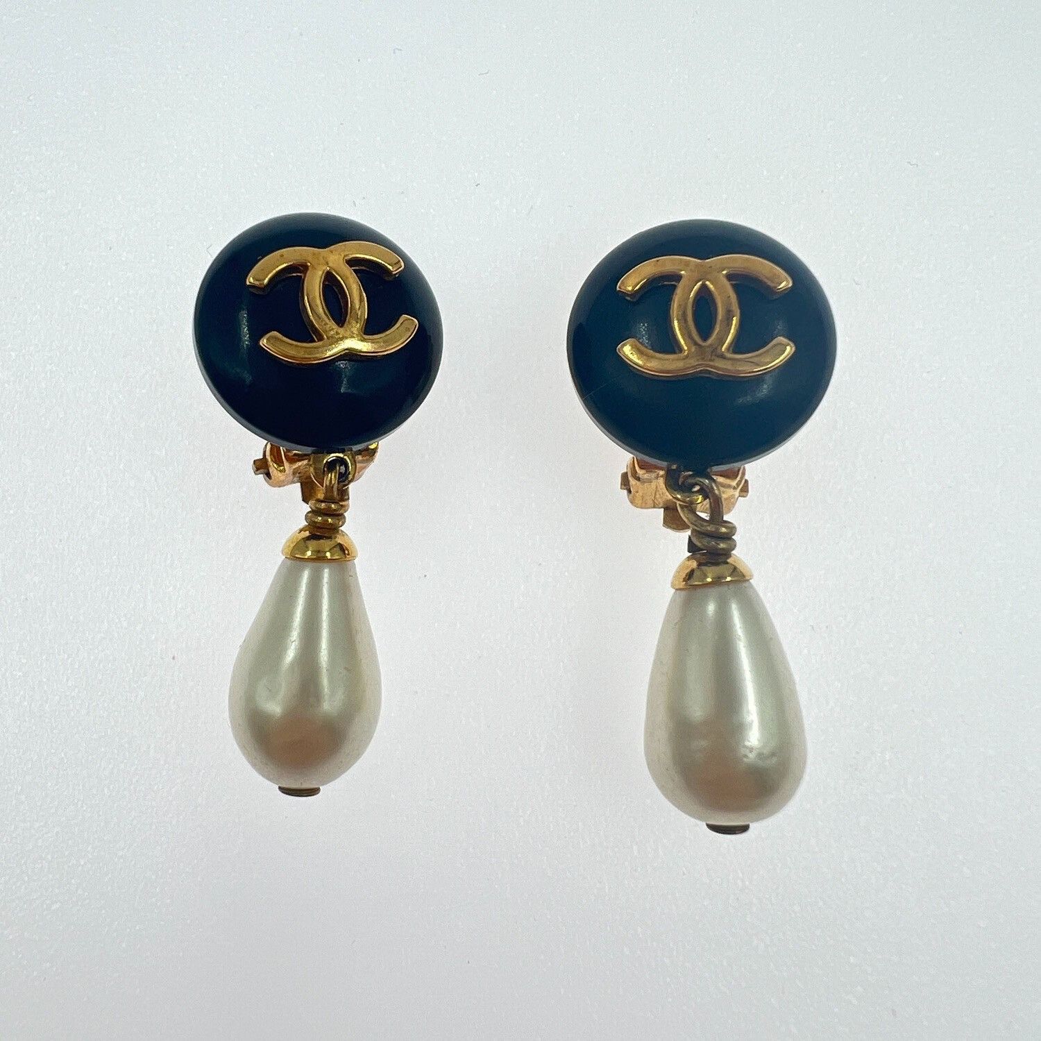 Chanel Chanel 96P Vintage Clip-On Earrings Size ONE SIZE - 1 Thumbnail