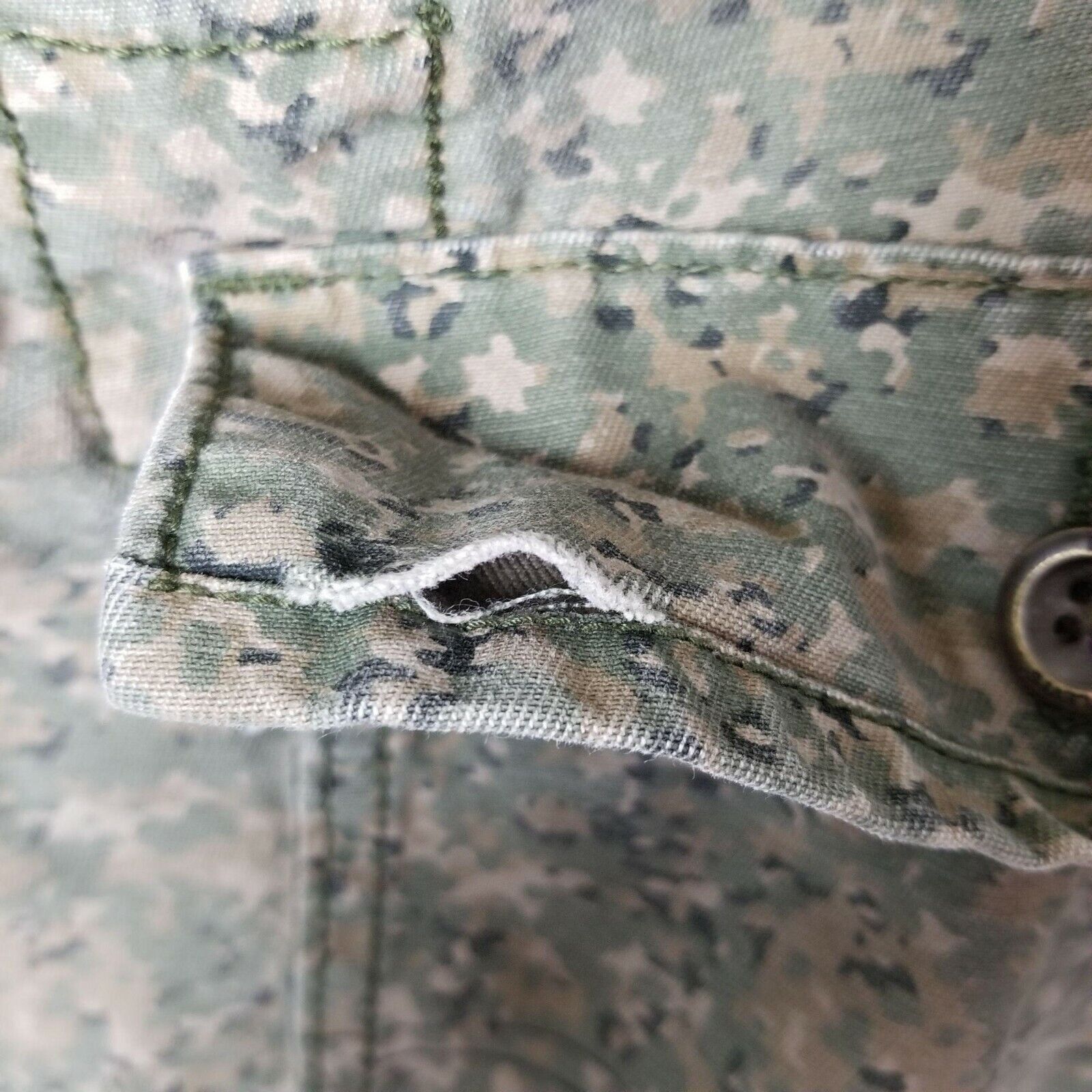 Levi's Levis Mens Camo Print Cargo Shorts Size 32 Green Camouflage Size US 32 / EU 48 - 8 Thumbnail
