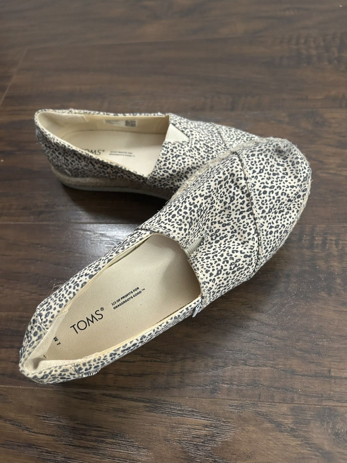 Toms TOMS Slip-On Shoes Size US 7 / IT 37 - 1 Thumbnail