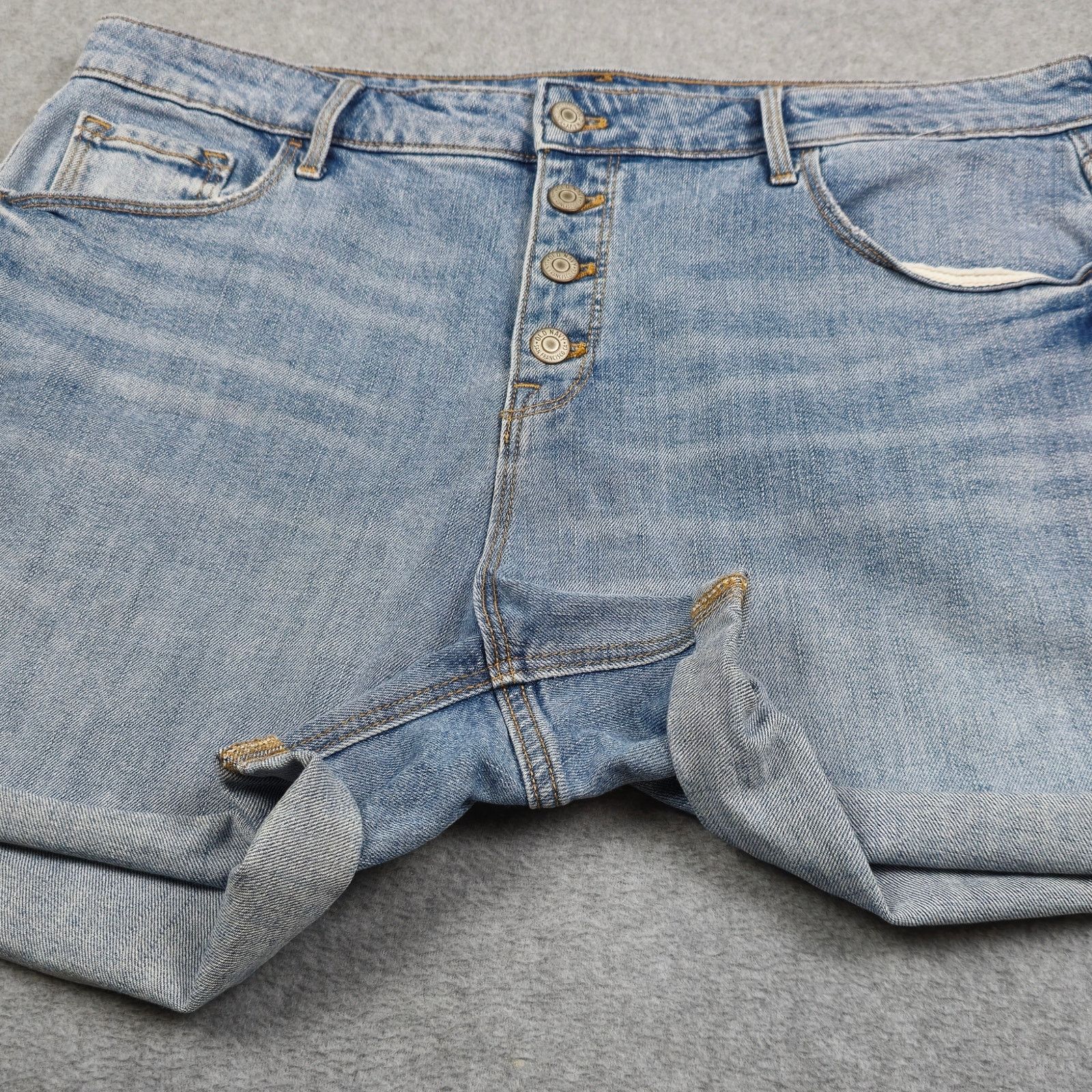 Old Navy Old Navy 16 High Rise Button Fly Cuffed Denim Shorts Size 38" / US 16 / IT 52 - 4 Thumbnail