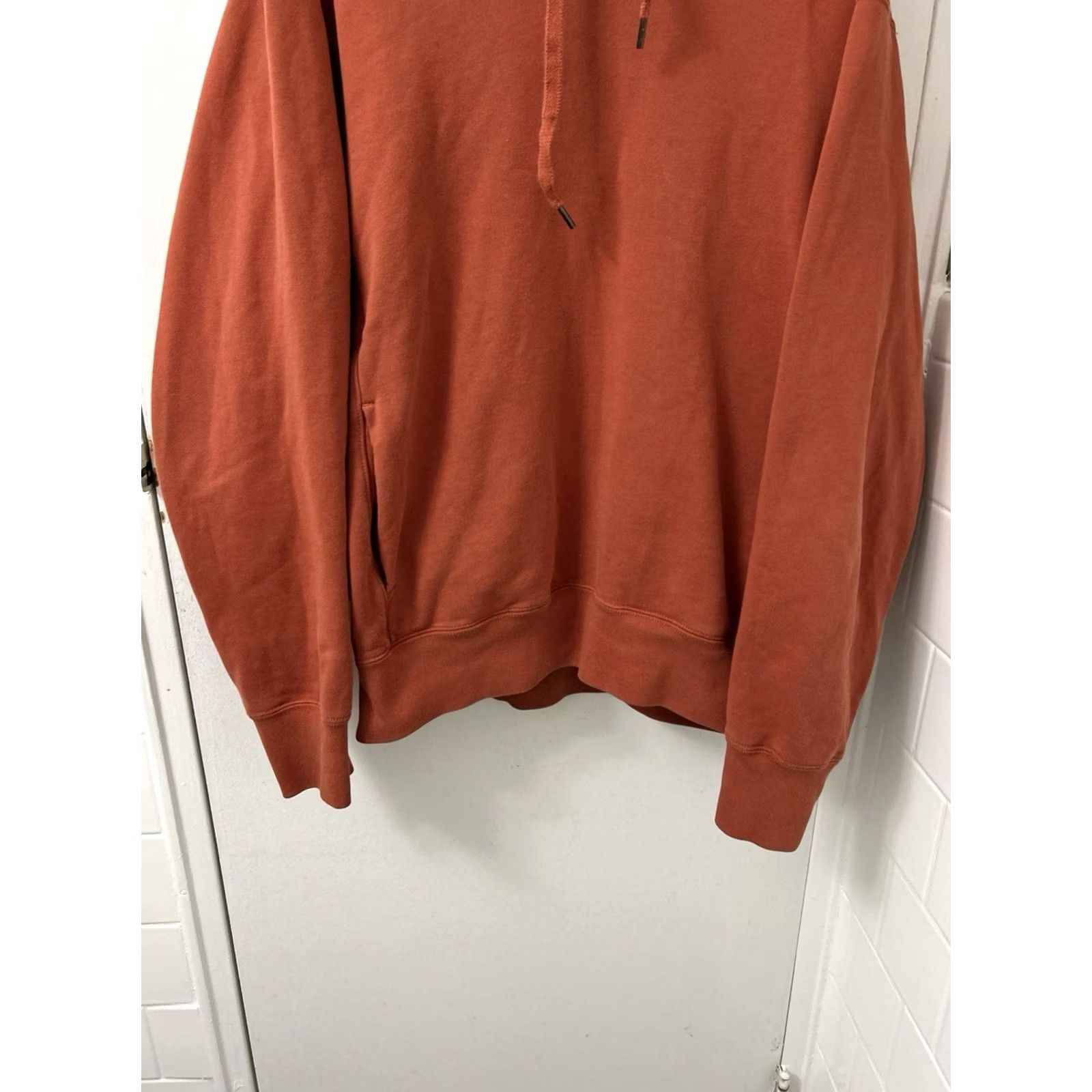 Uniqlo UNIQLO Hoodie Mens M Orange Pullover Sweatshirt Pockets Long Sleeve Capillary 26” Size US M / EU 48-50 / 2 - 3 Thumbnail