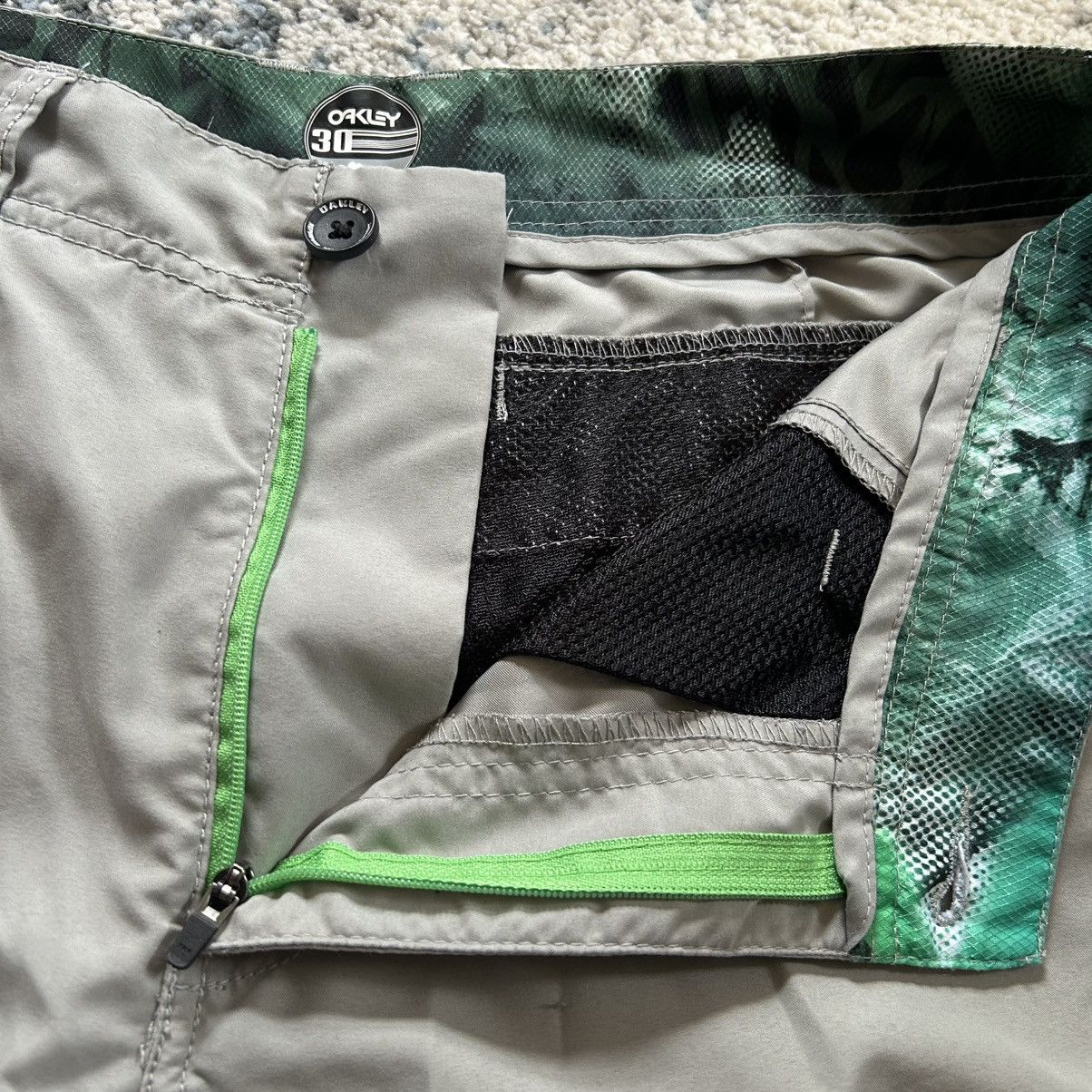 Oakley OAKLEY NYLON POLYESTER HYBRiD SWiM TRUNKS CARGO SHORTS Size US 30 / EU 46 - 6 Thumbnail