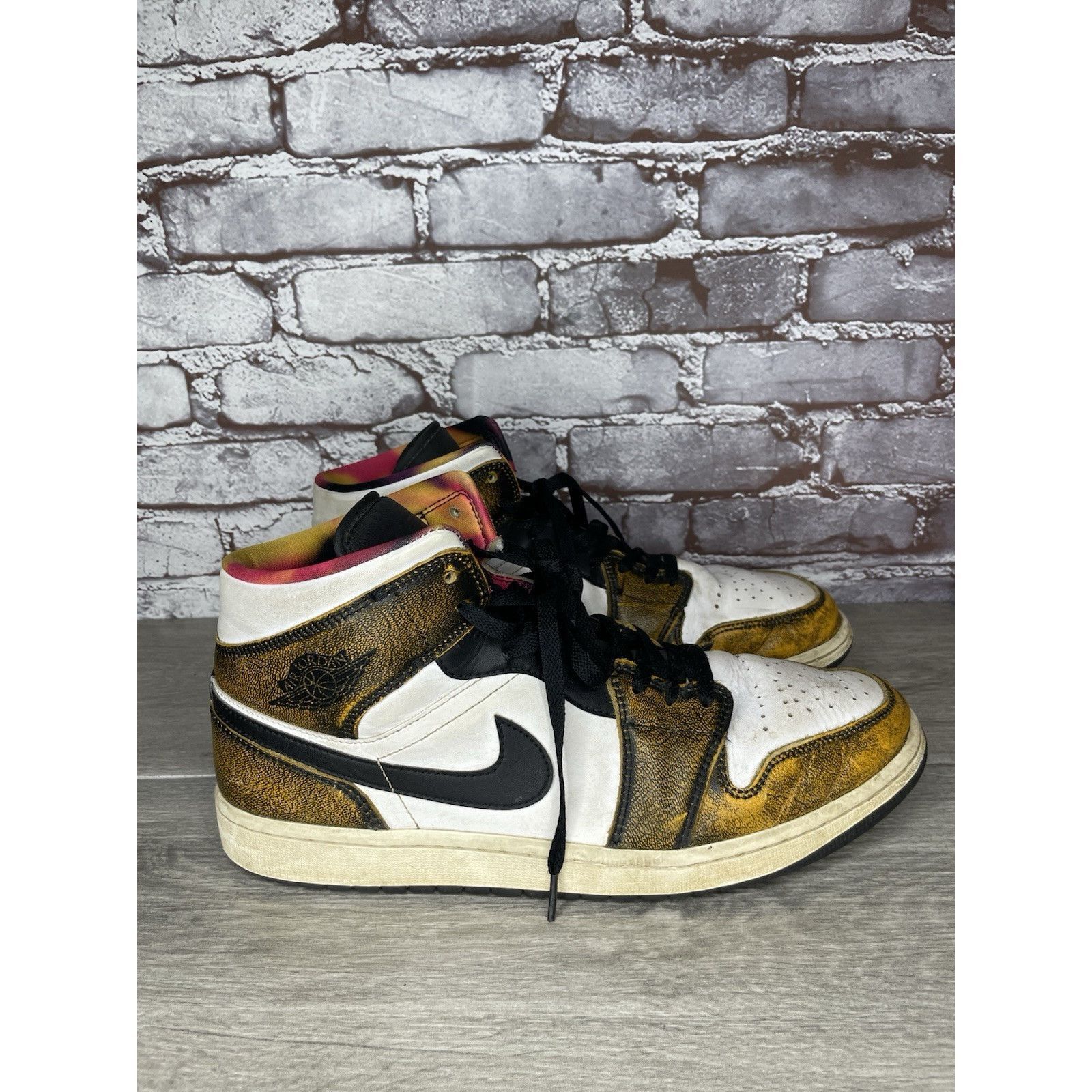 Jordan Brand Air Jordan 1 SE Mid Wear Away Taxi Basketball Shoes Men 13M Size US 13 / EU 46 - 1 Thumbnail