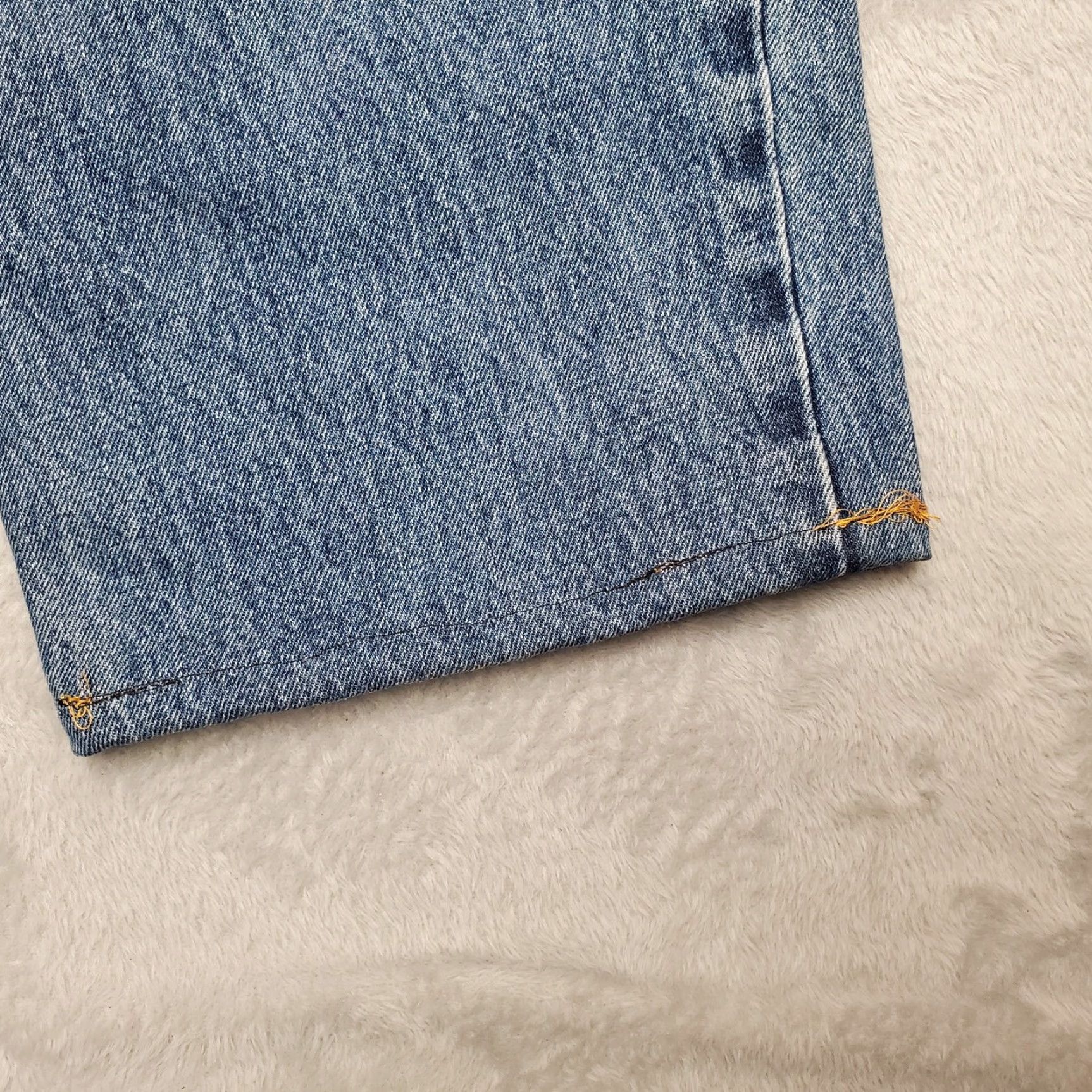 Denime VINTAGE? (No) Levis Jeans Men 38x34 (36x30) Blue 550 Denim Relaxed Fit Straight Cotton Pant Size US 38 / EU 54 - 5 Thumbnail
