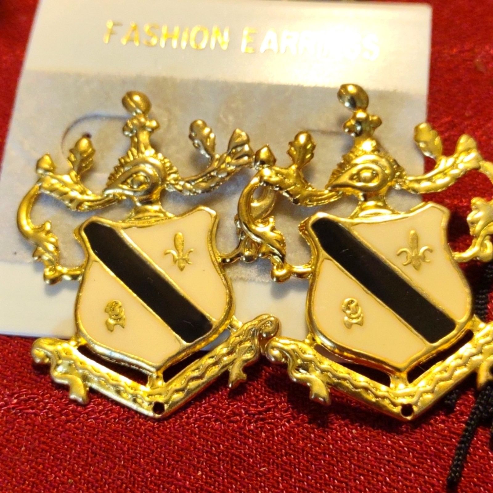 Vintage Beautiful gold/silver Crest symbol earrings~one with tassels Size ONE SIZE - 2 Thumbnail