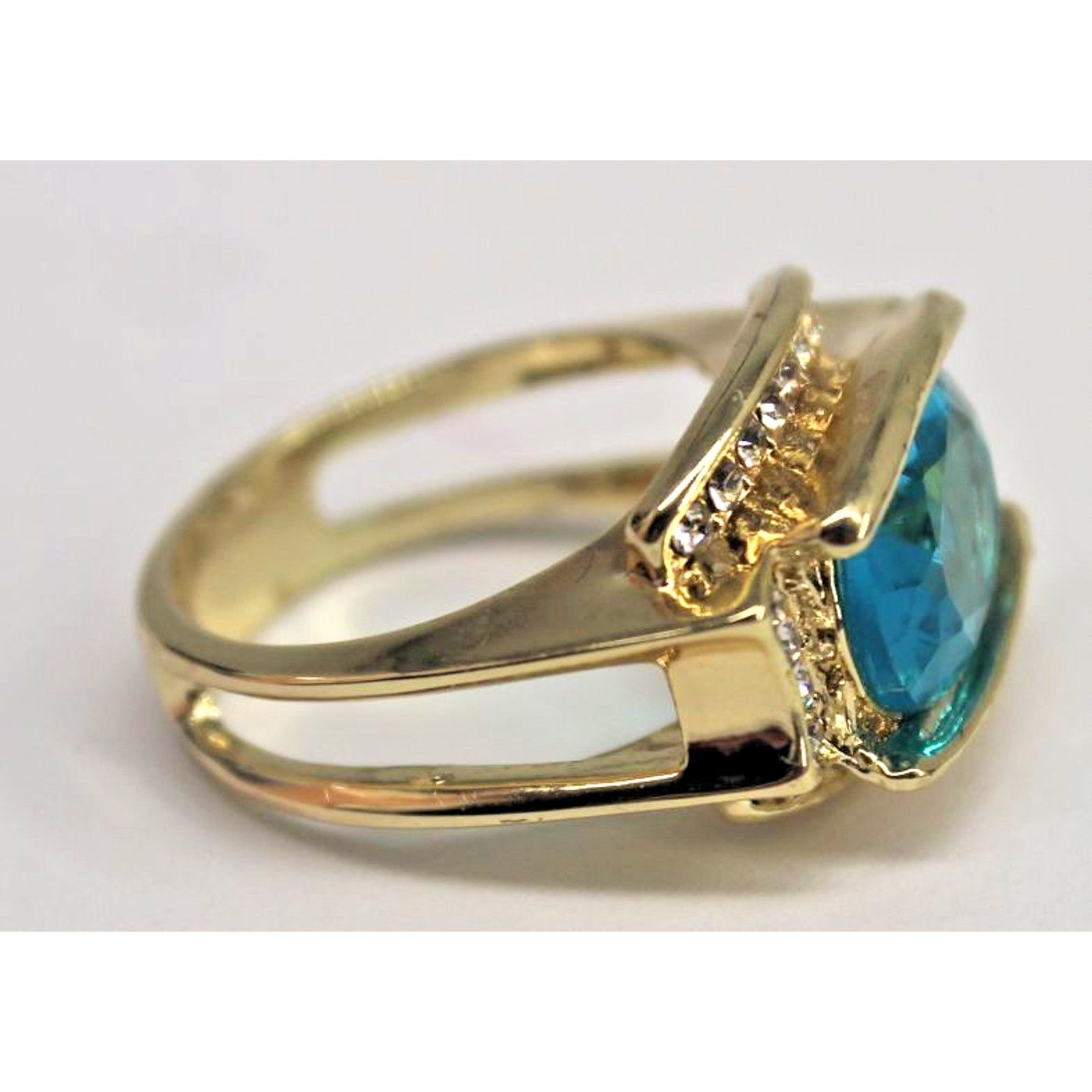 Other Agua Blue Oval Clear Stone Rhinestone Surrounded Ring •Sz 9 Size ONE SIZE - 2 Thumbnail