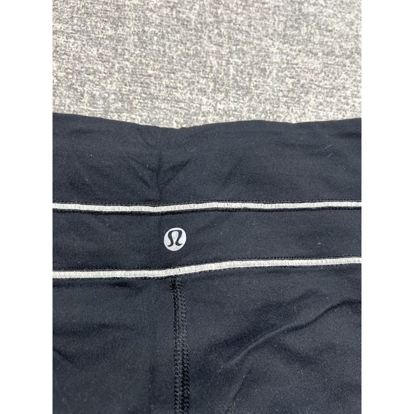Lululemon LULULEMON Gather & Crow Crop Leggings Women’s 6 Gray 23” Black 26 in Waist XS? No — keep as is Size 28" / US 6 / IT 42 - 6 Thumbnail