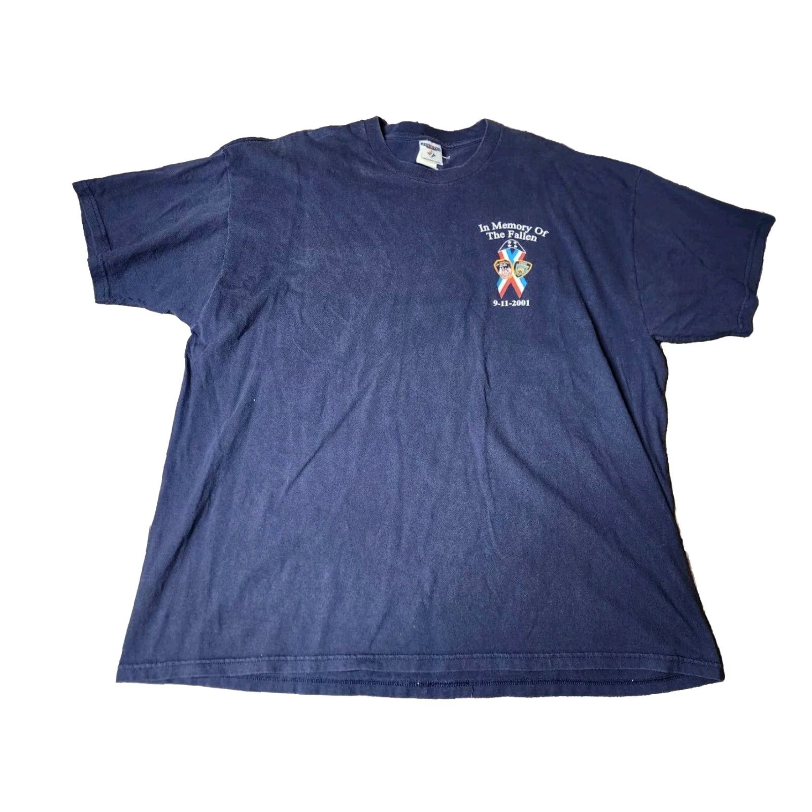 Fruit Of The Loom VINTAGE The Other Twin Towers Of New York Fallen Heroes T-Shirt 2XL Blue 9/11 Mens Vintage Graphic Tee Size US XXL / EU 58 / 5 - 2 Thumbnail