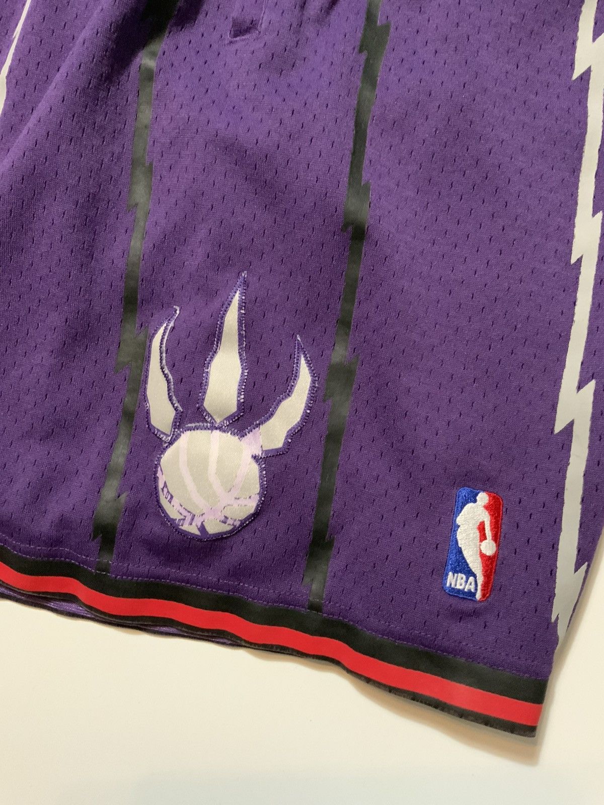 Mitchell & Ness × NBA Mitchell Ness Hardwood Classics 1998 Toronto Raptors Shorts Size US 36 / EU 52 - 7 Thumbnail