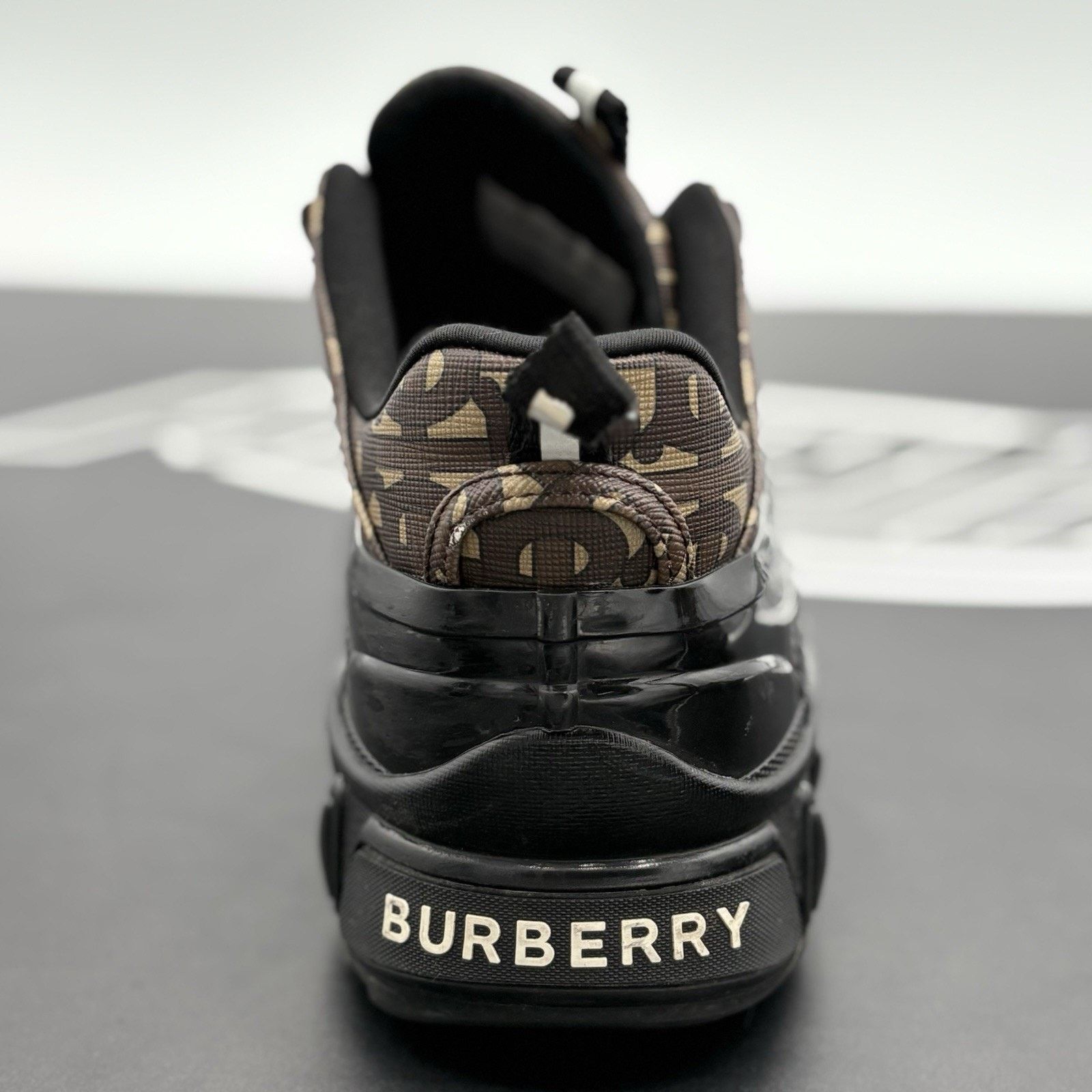 Burberry Burberry Arthur Low-Top ' Monogram Print ' | GREAT CONDITION Size US 7.5 / EU 40-41 - 3 Thumbnail