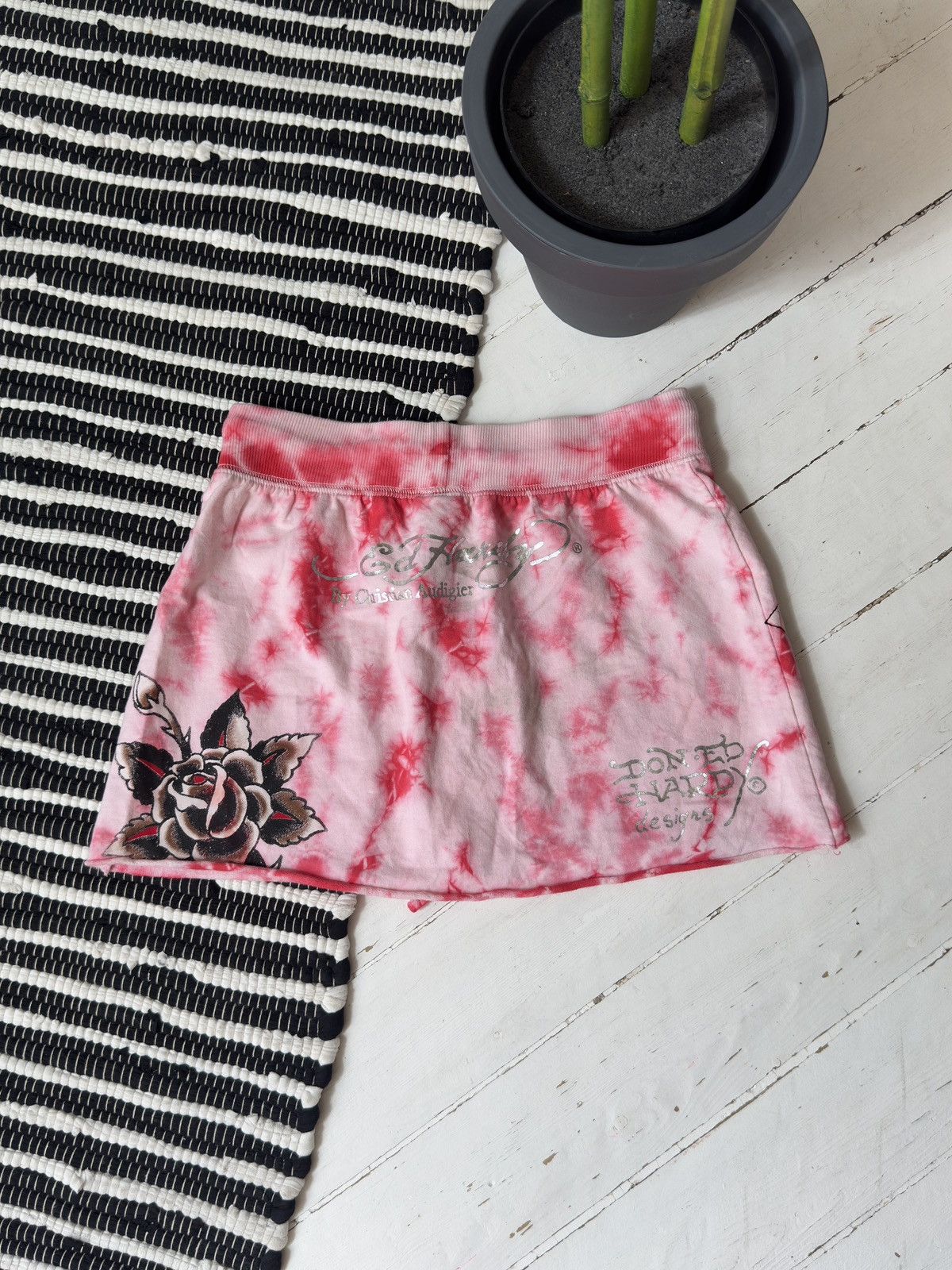 Ed Hardy ED HARDY SKULL 2000s TIE DYE MINI SKIRT Size 28" / US 6 / IT 42 - 7 Thumbnail