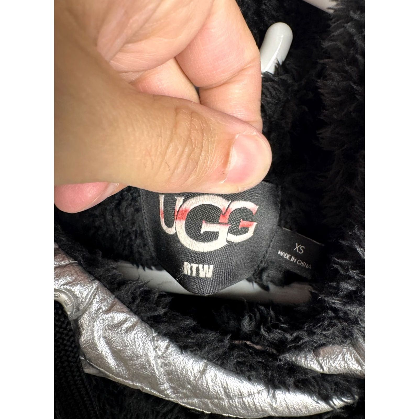 Ugg UGG RTW Hoodie Women's XS Black Sherpa Quilted Drawstring Cozy Deep Pile Size XS / US 0-2 / IT 36-38 - 7 Thumbnail