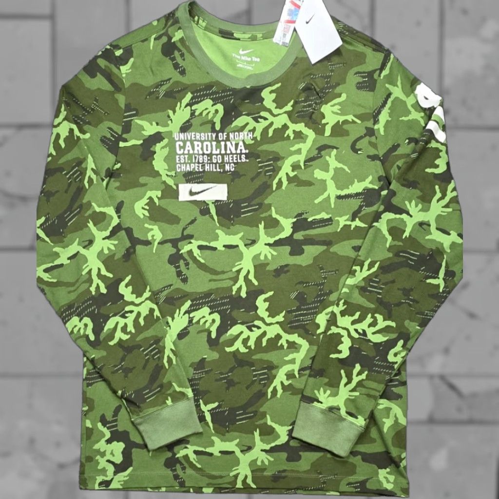 Nike VINTAGE Nike North Carolina UNC Camo Mens L Long Sleeve Tee Crew Neck Shirt Green NWT Size US L / EU 52-54 / 3 - 1 Thumbnail