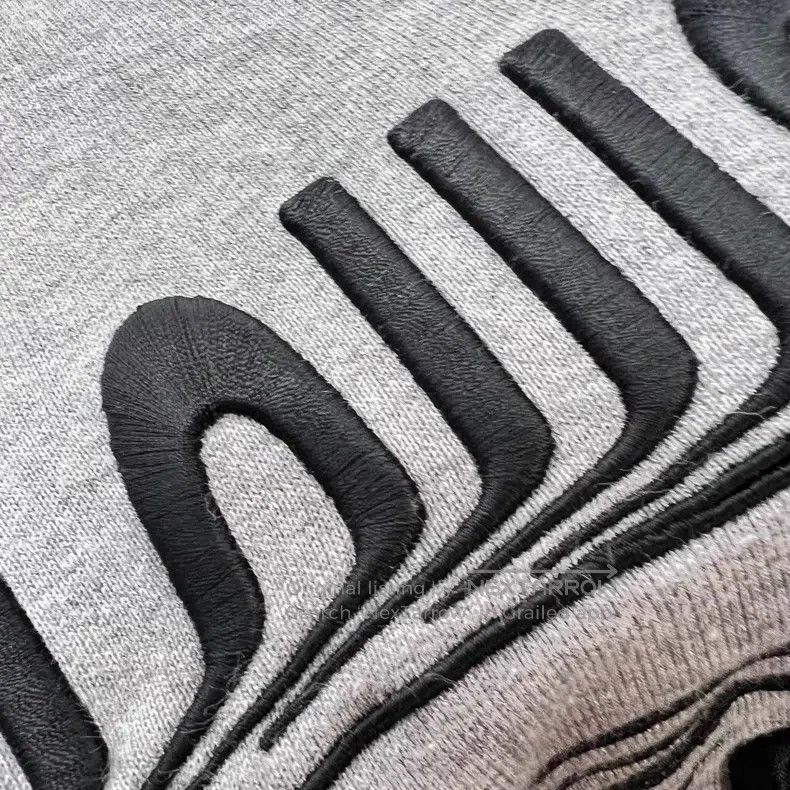 Louis Vuitton Louis Vuitton Twisted letter embroidered LOGO grey crew ne Size US L / EU 52-54 / 3 - 5 Thumbnail