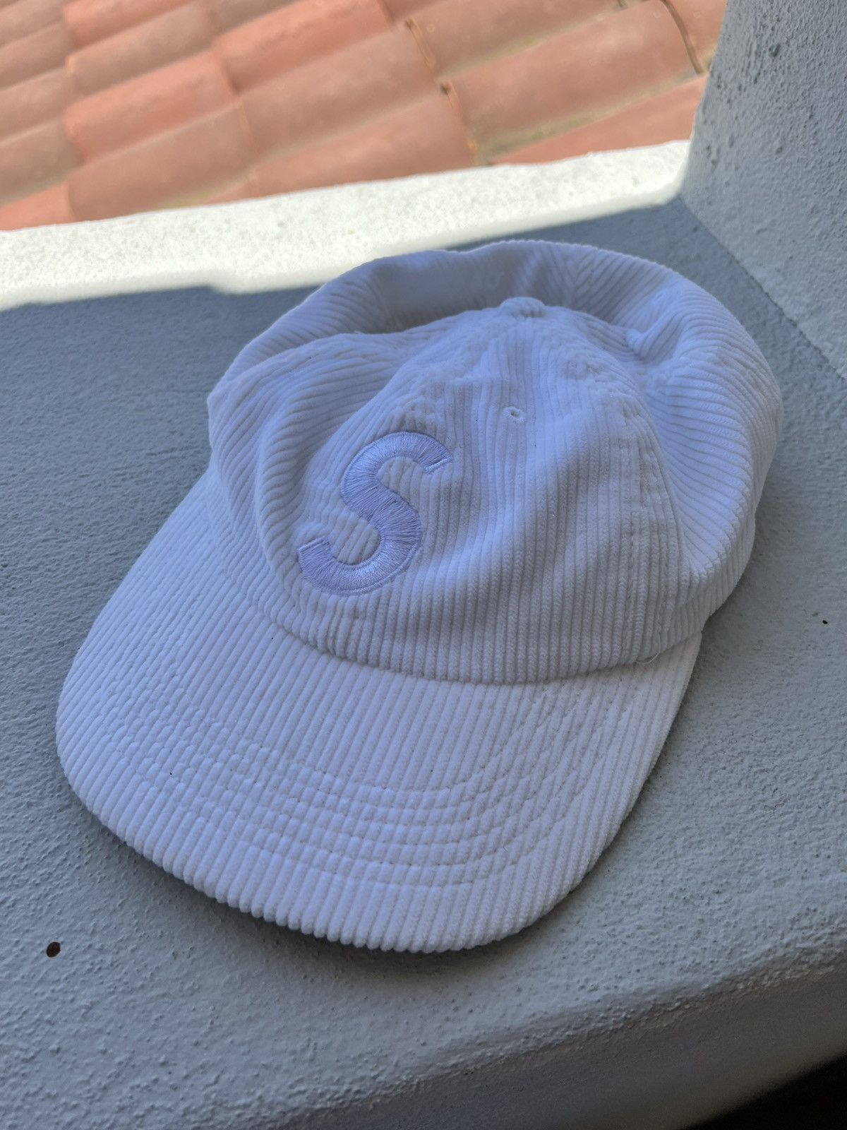 Supreme Corduroy Supreme S Hat White Size ONE SIZE - 1 Thumbnail
