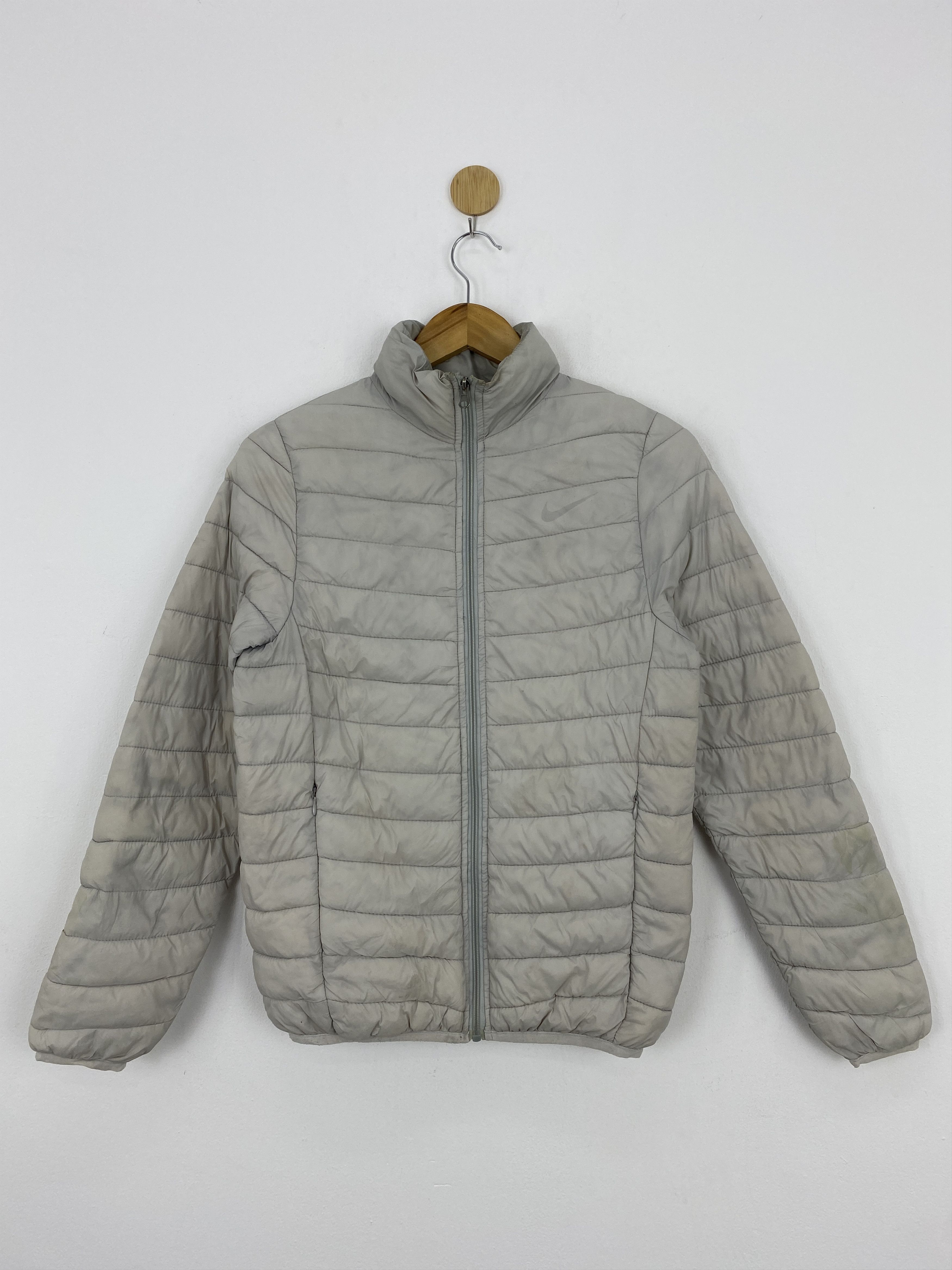 Vintage Vintage Nike Puffer Down Jacket J1820 Size US S / EU 44-46 / 1 - 1 Thumbnail