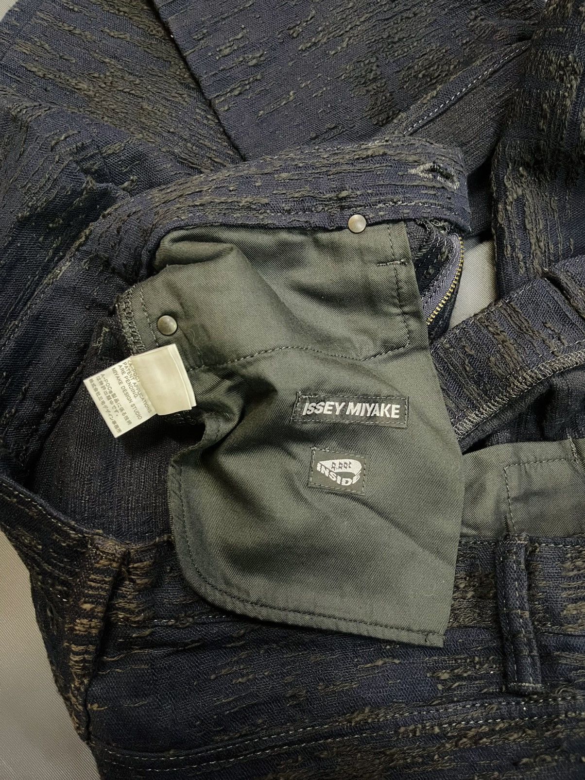 Issey Miyake × Le Grande Bleu (L.G.B.) ISSEY MIYAKE DENIM SASHIKO MIYAKE STUDIO DESIGNER JEANS Size US 33 - 7 Thumbnail