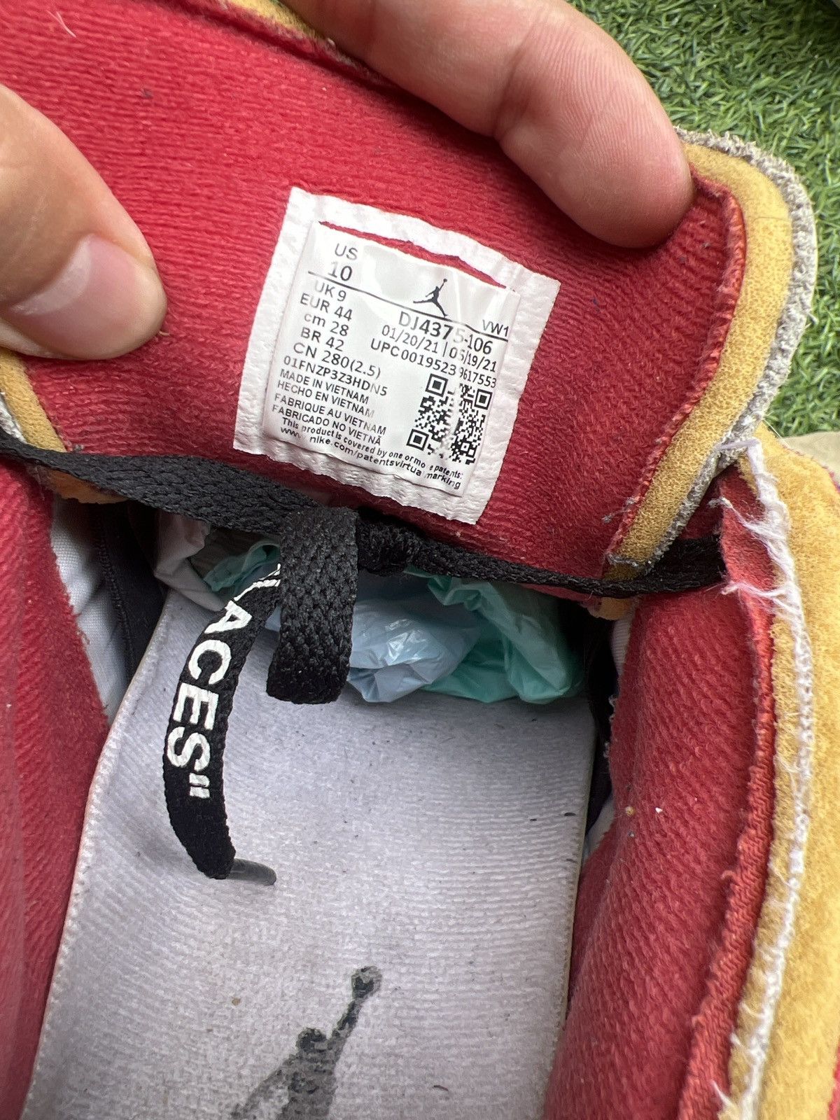 Jordan Brand × Off-White Off-white x AJ2 Low Retro Varsity Red DJ4375-106 Size US 10 / EU 43 - 8 Thumbnail