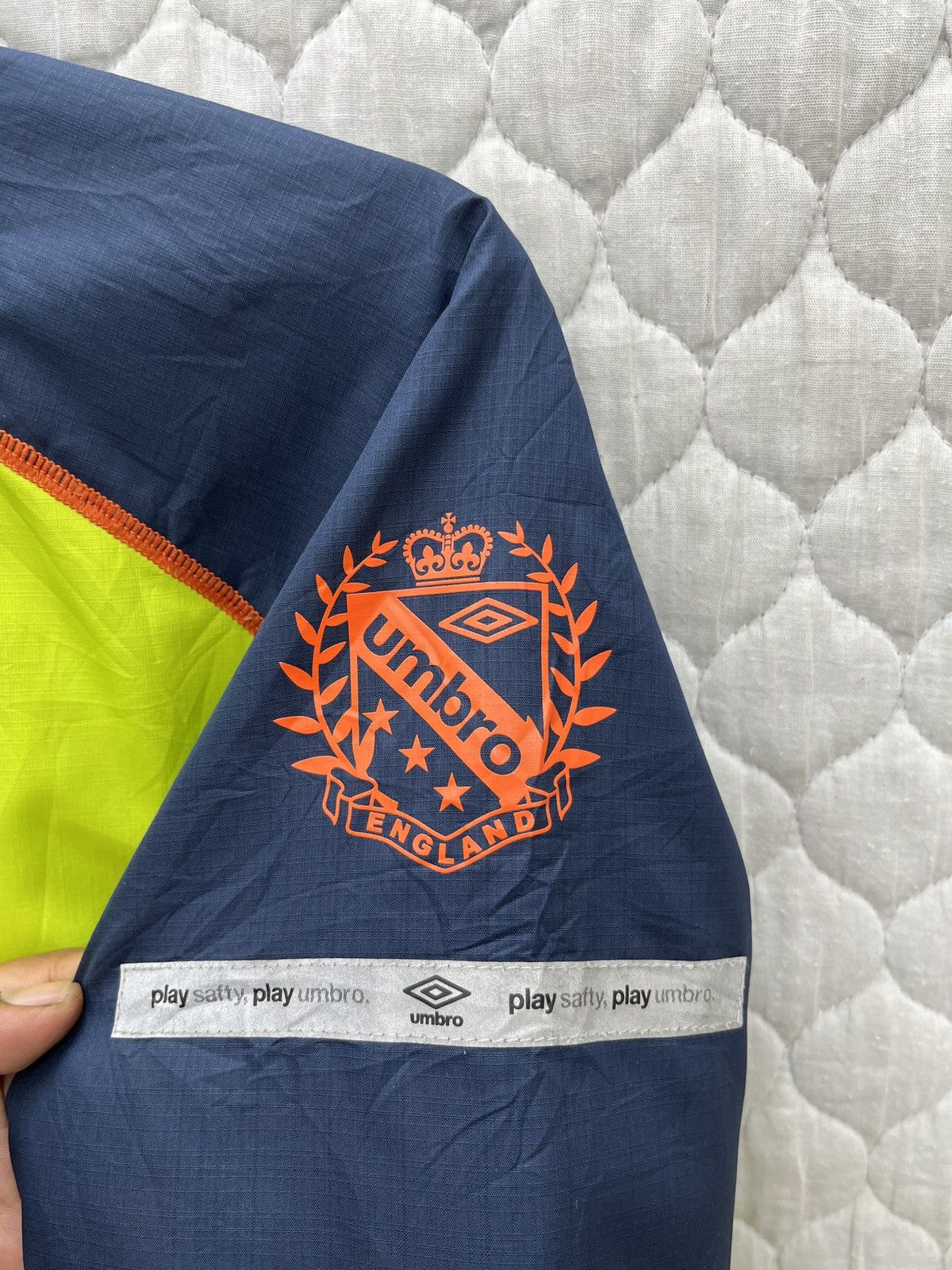 Descente 🔥🔥🔥STEALS UMBRO DESCENTE LIGHT JACKET Size US S / EU 44-46 / 1 - 14 Thumbnail