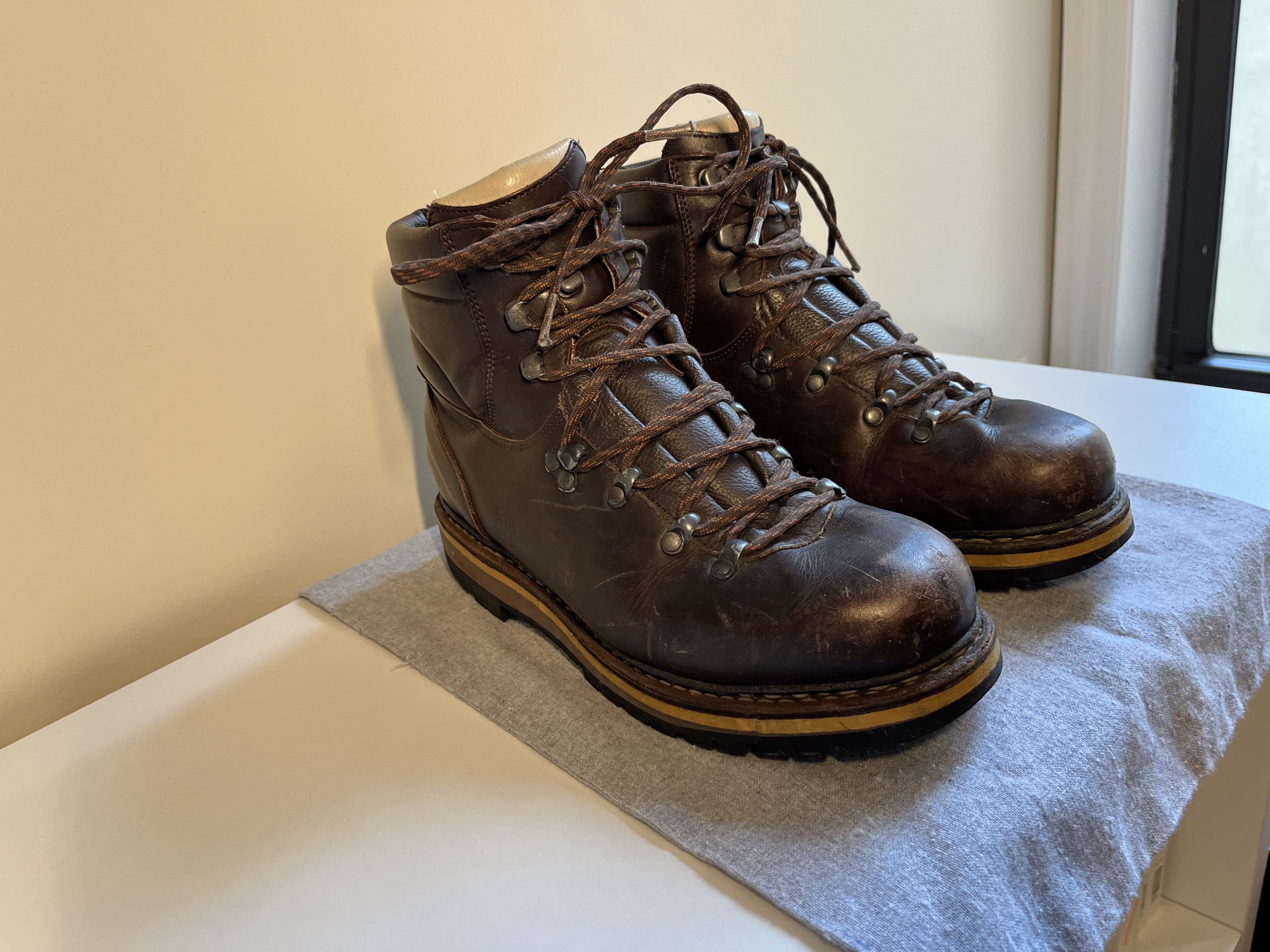 Hanwag Grunten Leather Boots Size US 7 / EU 40 - 2 Thumbnail