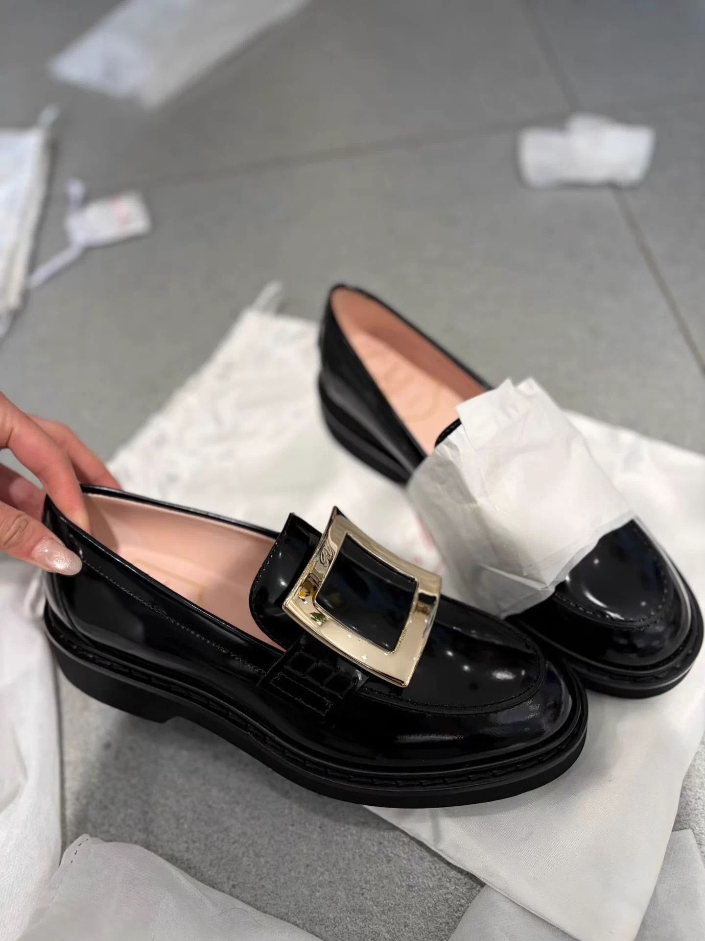 Roger Vivier Roger Vivier Classic Black Patent Leather Loafer EUR 37.5 Size US 7 / IT 37 - 1 Thumbnail