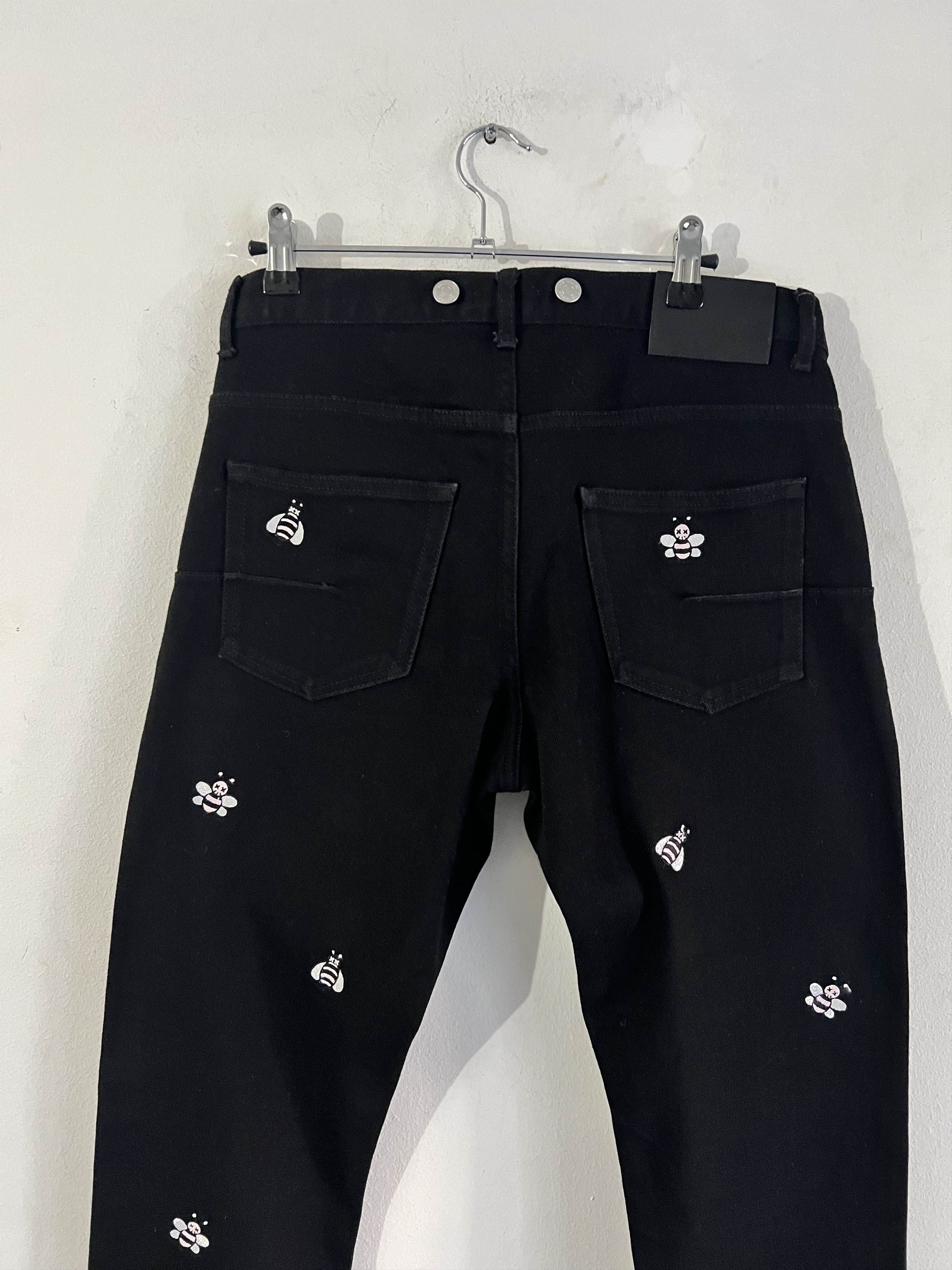 Dior × Kaws Kim Jones Dior X Kaws Bee Embroidered Denim Jeans Size US 34 / EU 50 - 9 Thumbnail