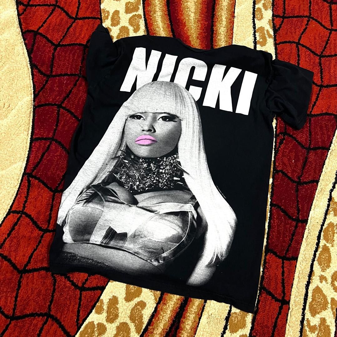 Band Tees Thrashed Faded 2011 Nicki Minaj Tour T Shirt Size US L / EU 52-54 / 3 - 1 Thumbnail