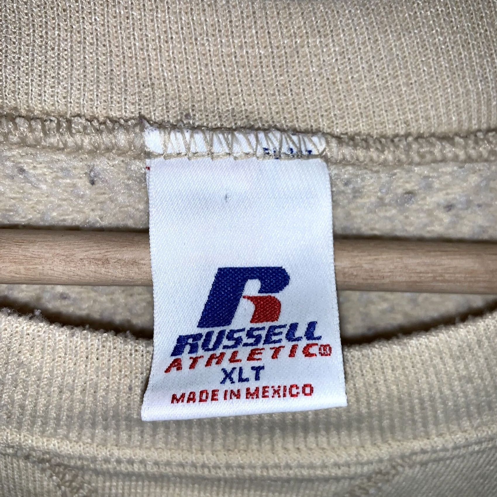 Russell Athletic VINTAGE Russell Athletic Sweatshirt Cream Hoodie 90s USA Distressed Pullover XLT Mens Regular Crew Neck Long Sleeve Fleece Size US XL / EU 56 / 4 - 4 Thumbnail