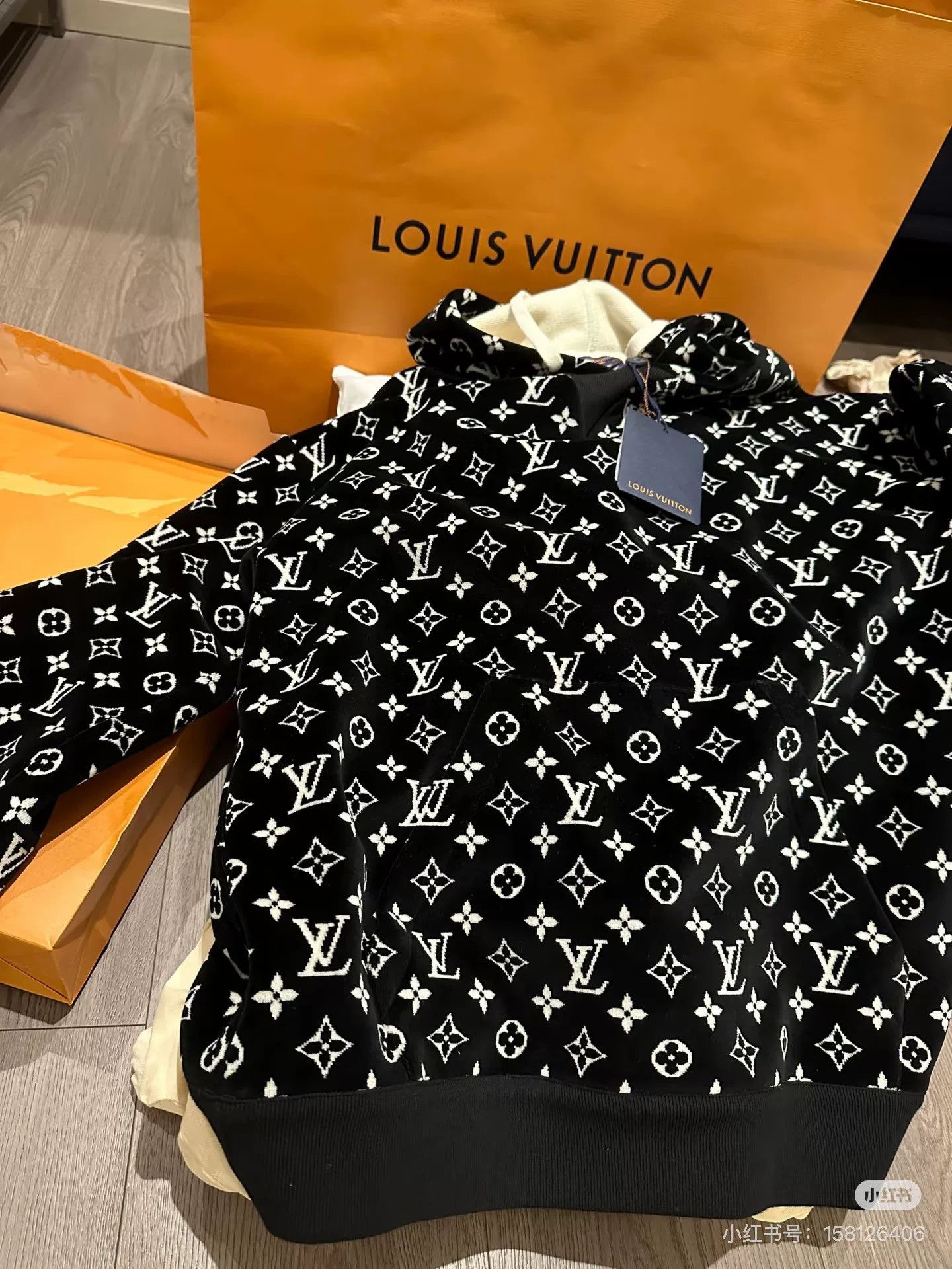 Louis Vuitton Louis Vuitton Logo Velvet Hoodie Size S / US 4 / IT 40 - 1 Thumbnail