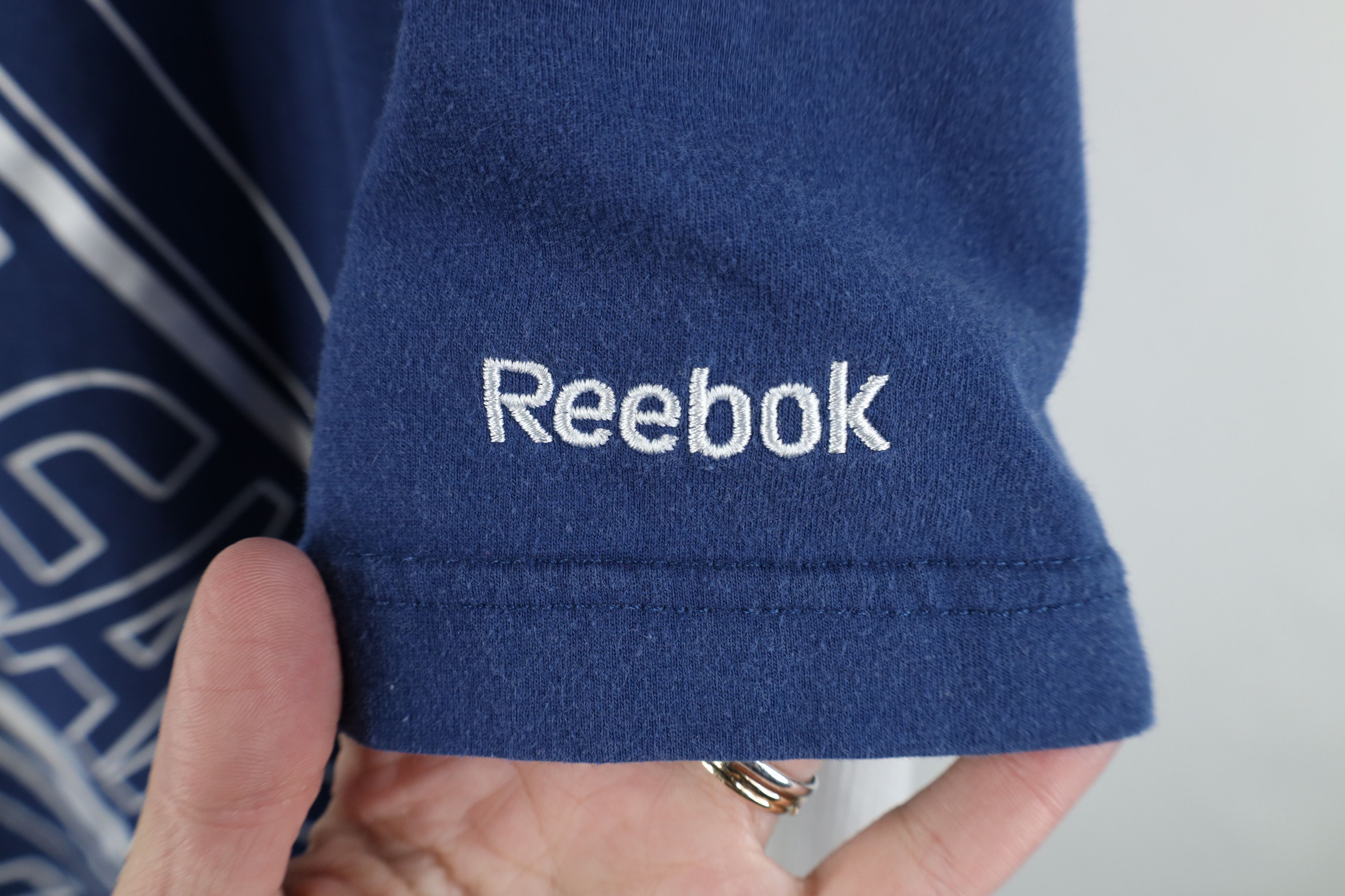 Reebok Vintage Reebok Knit Toronto Maple Leafs Long Sleeve T-Shirt Size US XL / EU 56 / 4 - 4 Thumbnail
