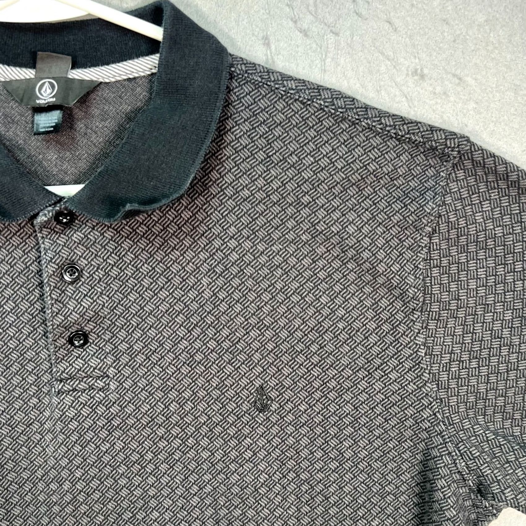 Volcom Volcom Polo Shirt XL Mens Gray Short Sleeve Cotton Blend Logo Button Collar Casual Summer, Spring Size US XL / EU 56 / 4 - 6 Thumbnail