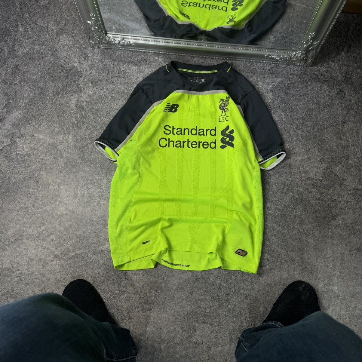 New Balance Liverpool FC x NB 2016 Toxic Lime Jersey Size US M / EU 48-50 / 2 - 2 Thumbnail