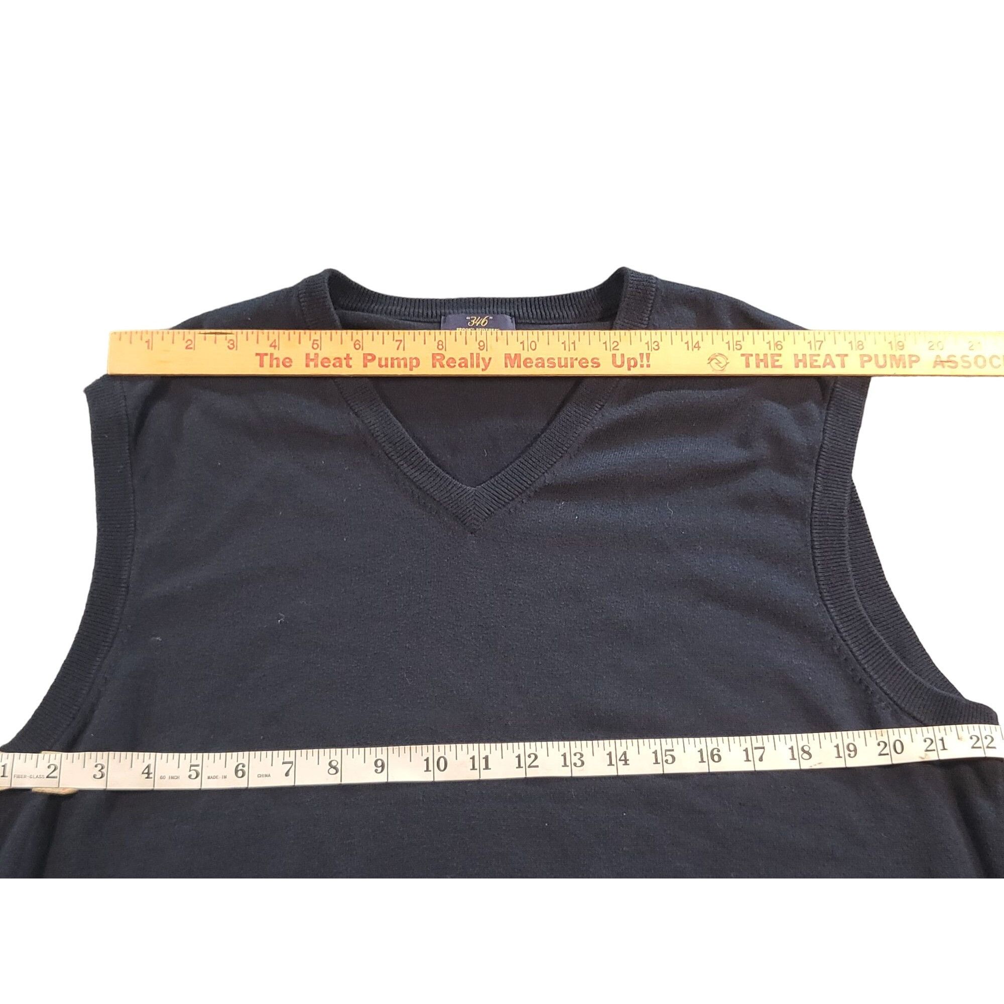 Brooks Brothers Brooks Brothers 346 Sleeveless VNeck Sweater Men Sz L Supima Size US L / EU 52-54 / 3 - 4 Thumbnail