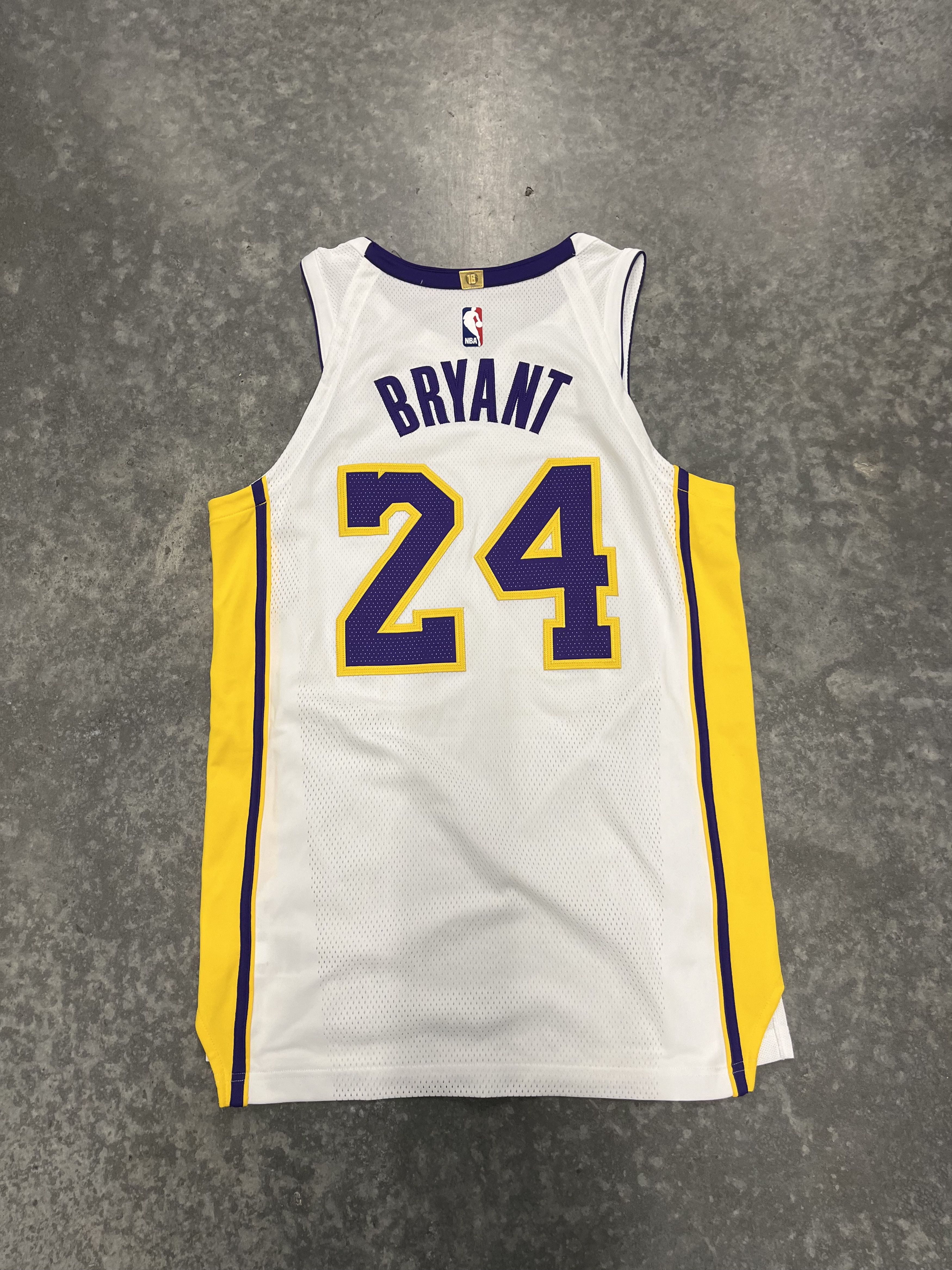 NBA Los Angeles Lakers Kobe Bryant swingman jersey icon edition Size US M / EU 48-50 / 2 - 2 Thumbnail